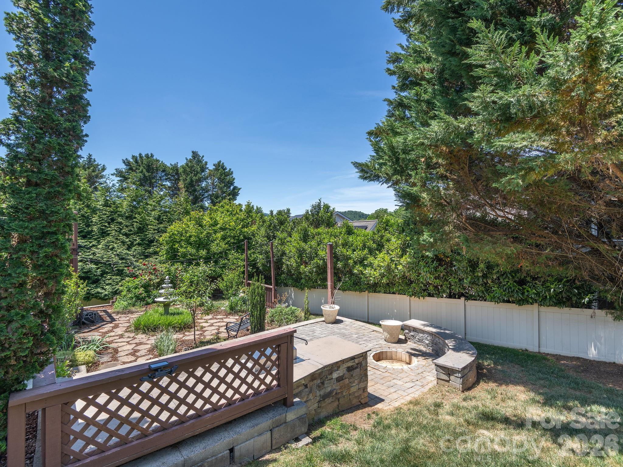 95 Driftstone Circle Property Photo 37