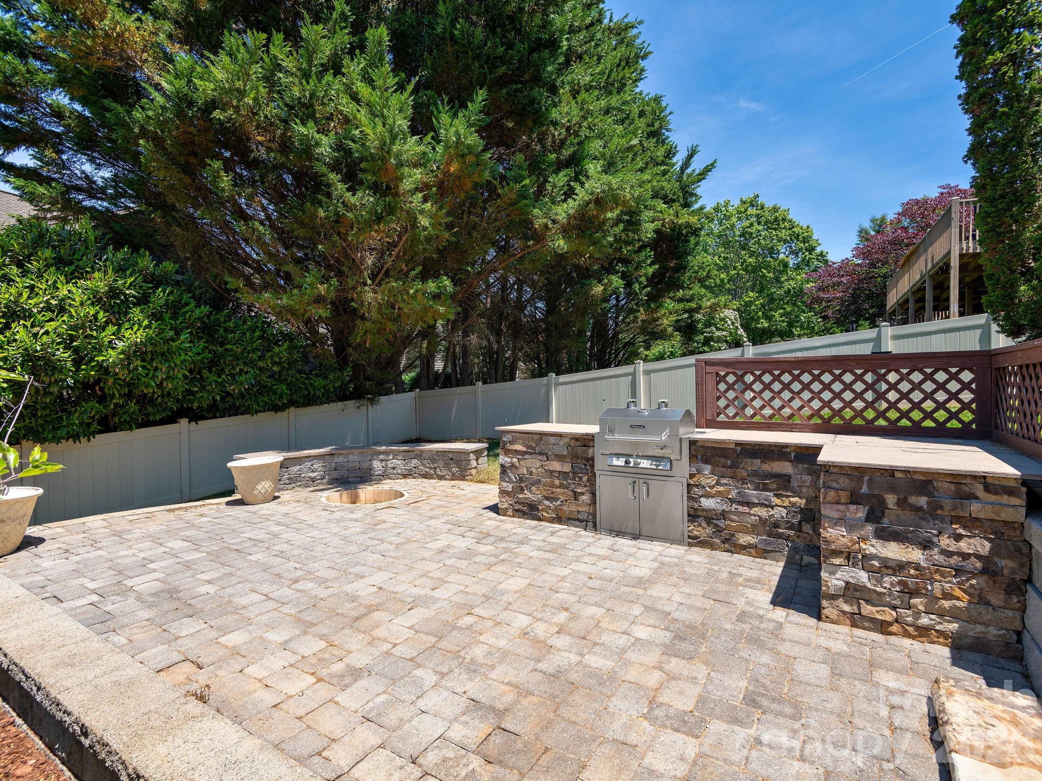 95 Driftstone Circle Property Photo 38