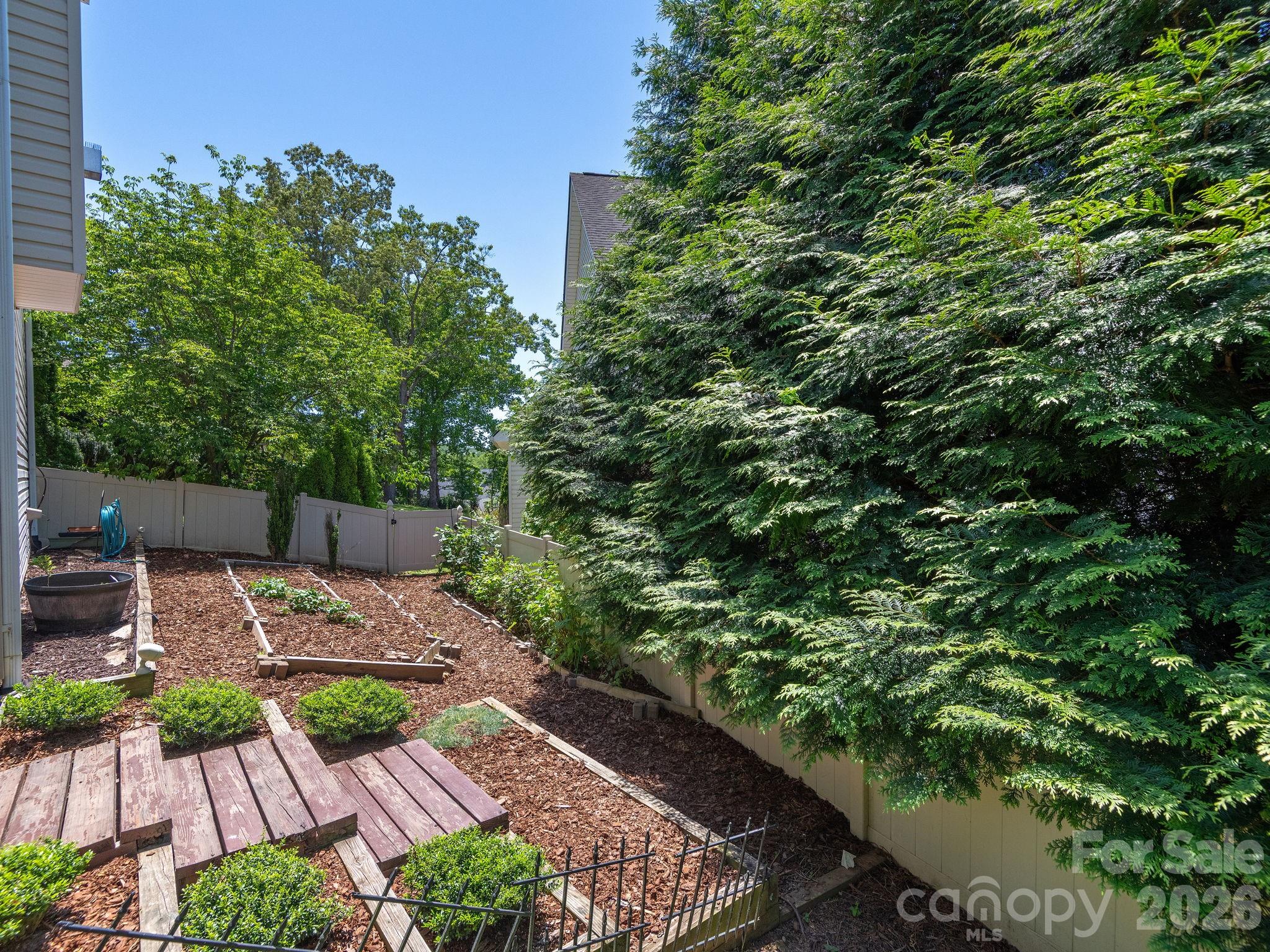 95 Driftstone Circle Property Photo 41