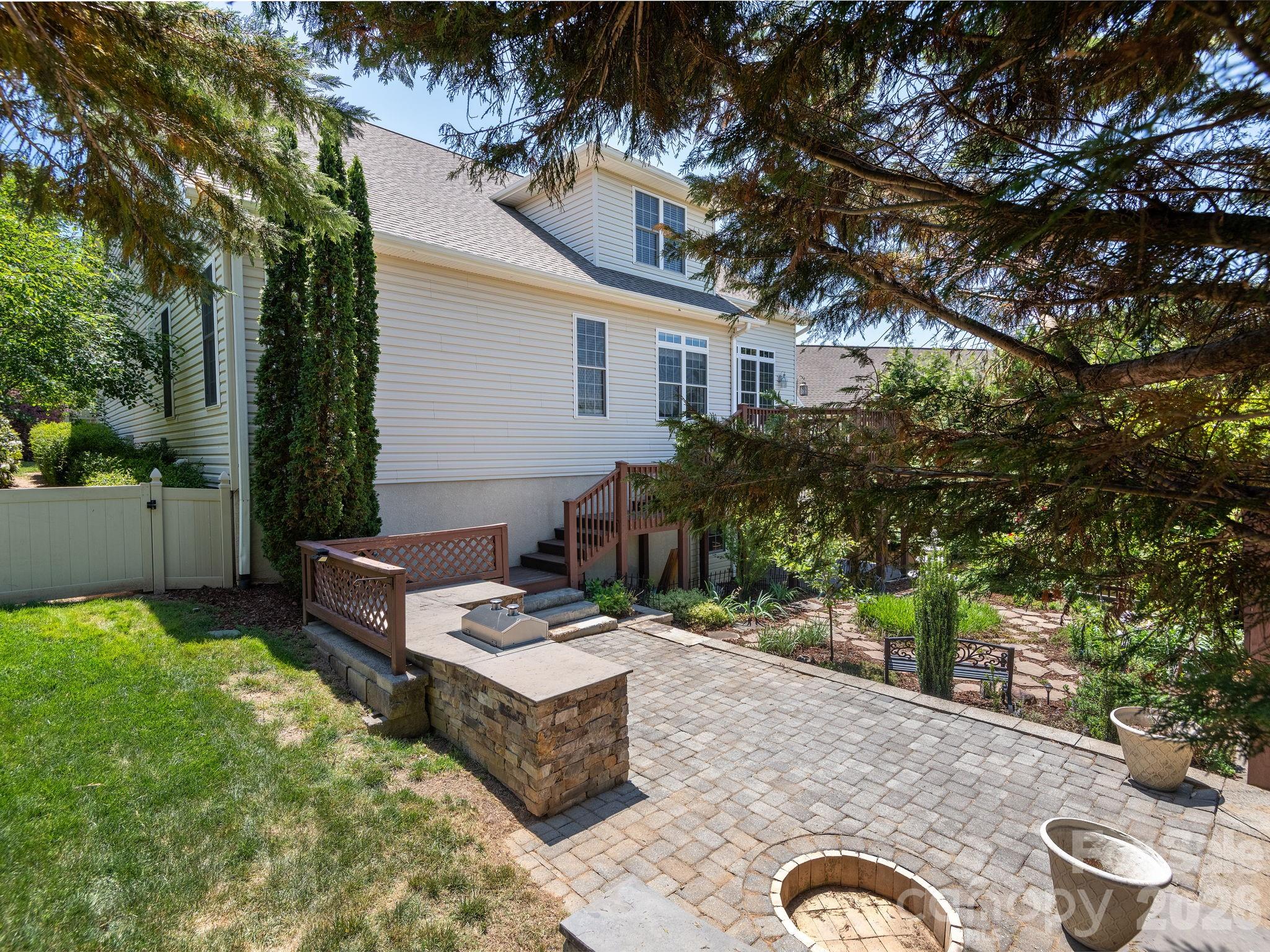 95 Driftstone Circle Property Photo 42