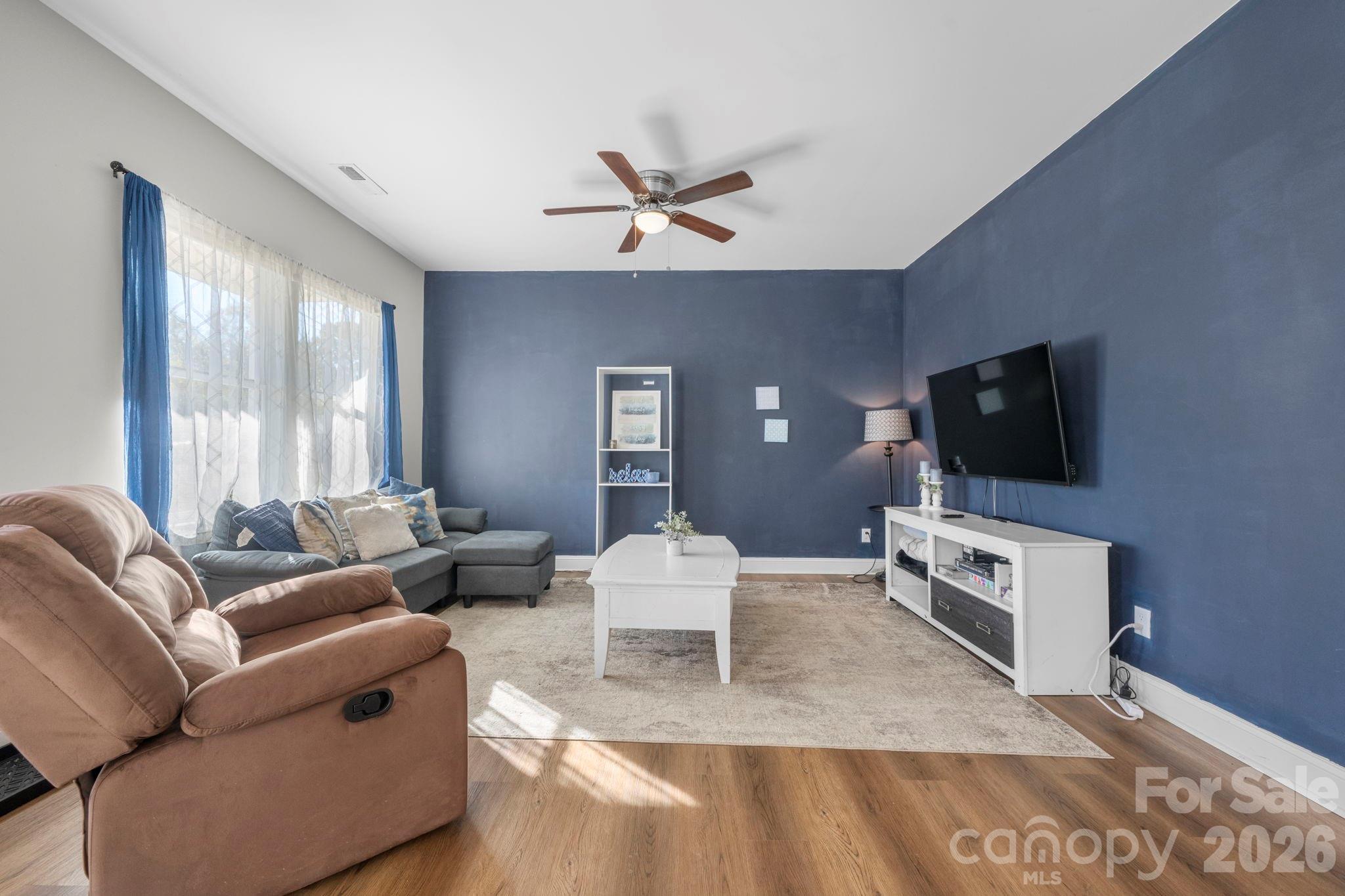 402 2nd Street Property Photo 2