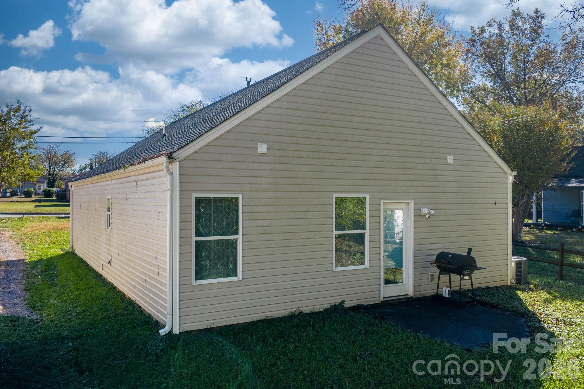 402 2nd Street Property Photo 21