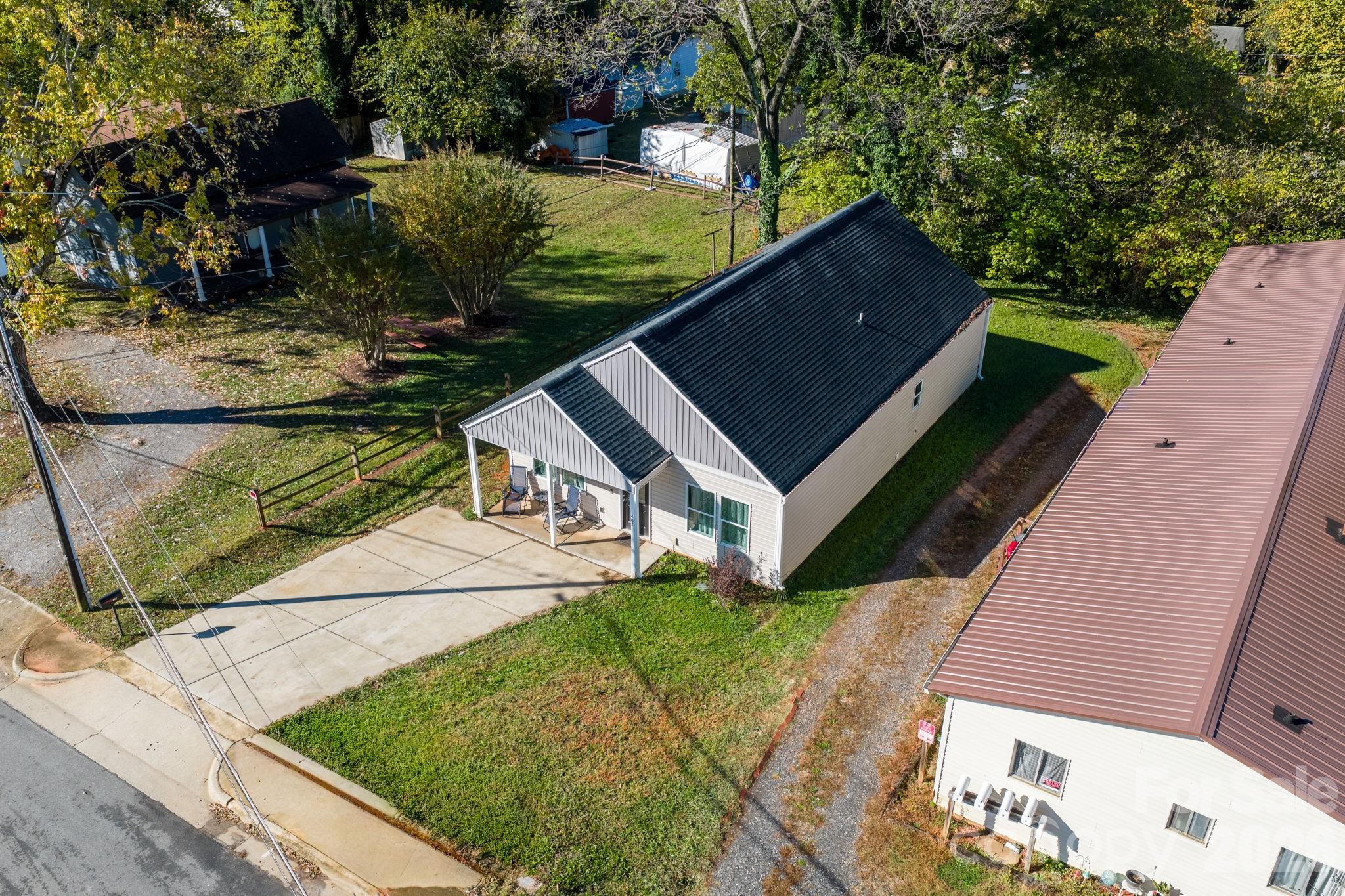 402 2nd Street Property Photo 22