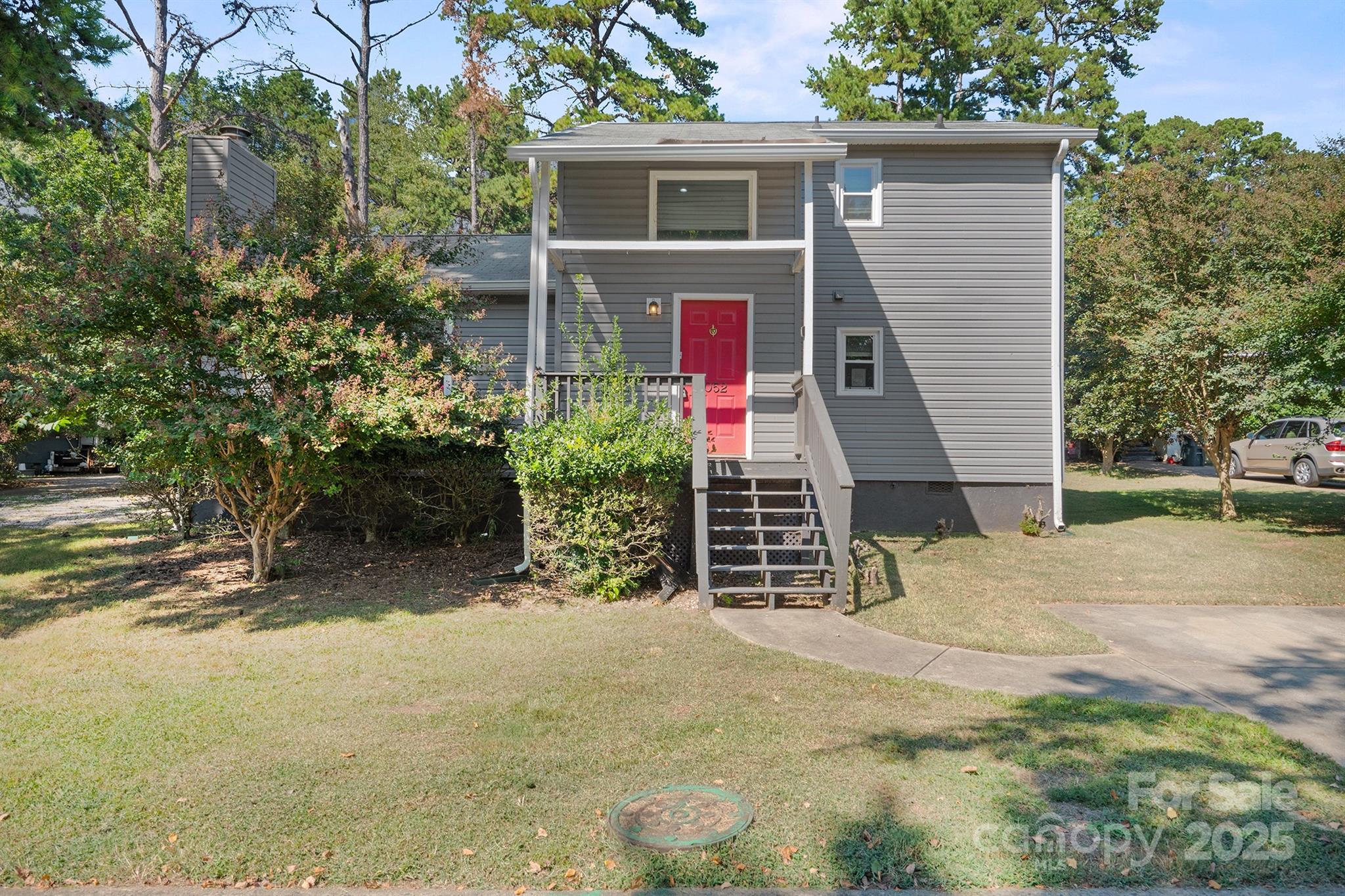 1052 Palmyra Drive Property Photo 1