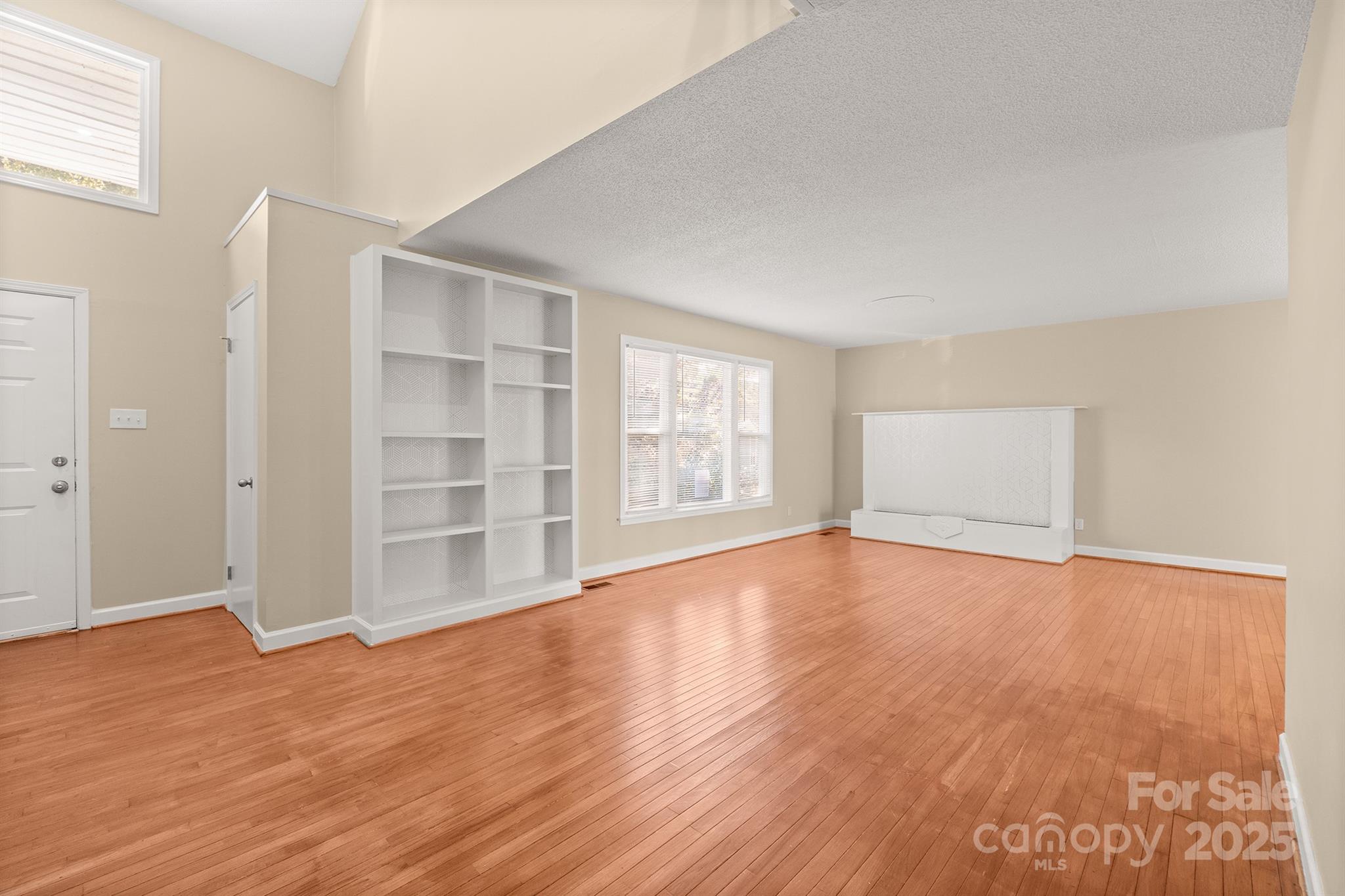 1052 Palmyra Drive Property Photo 3