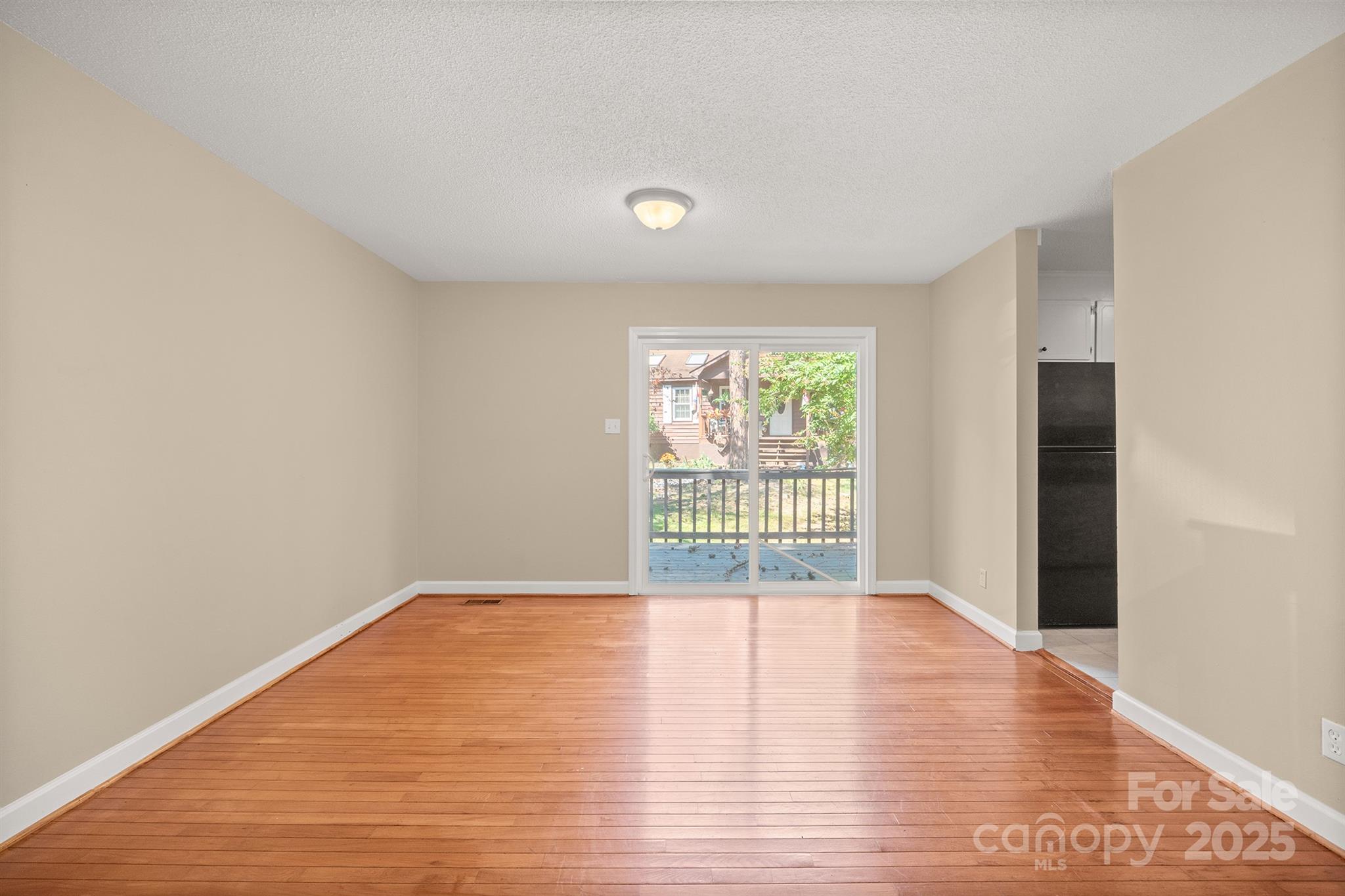 1052 Palmyra Drive Property Photo 8