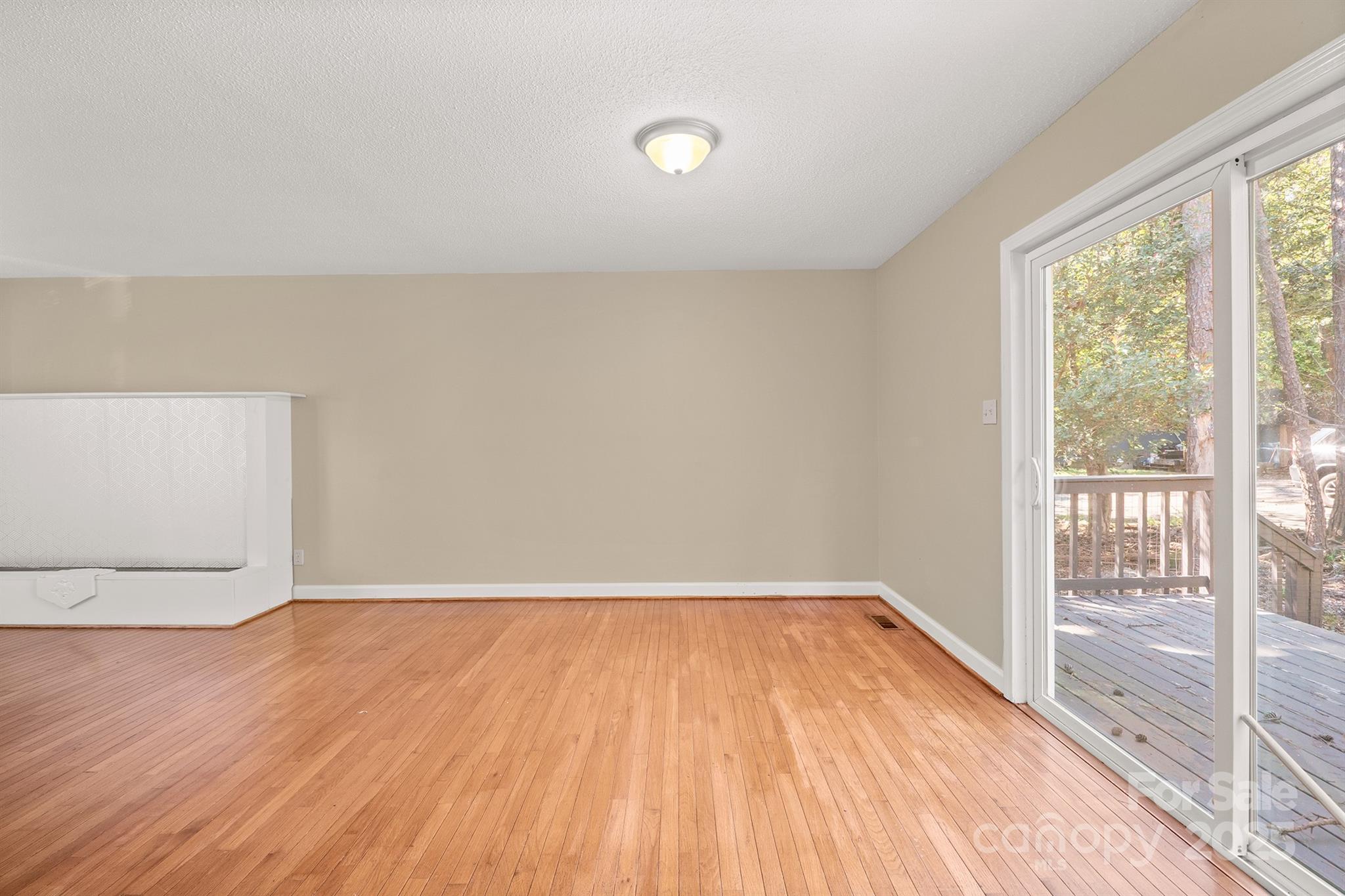 1052 Palmyra Drive Property Photo 9