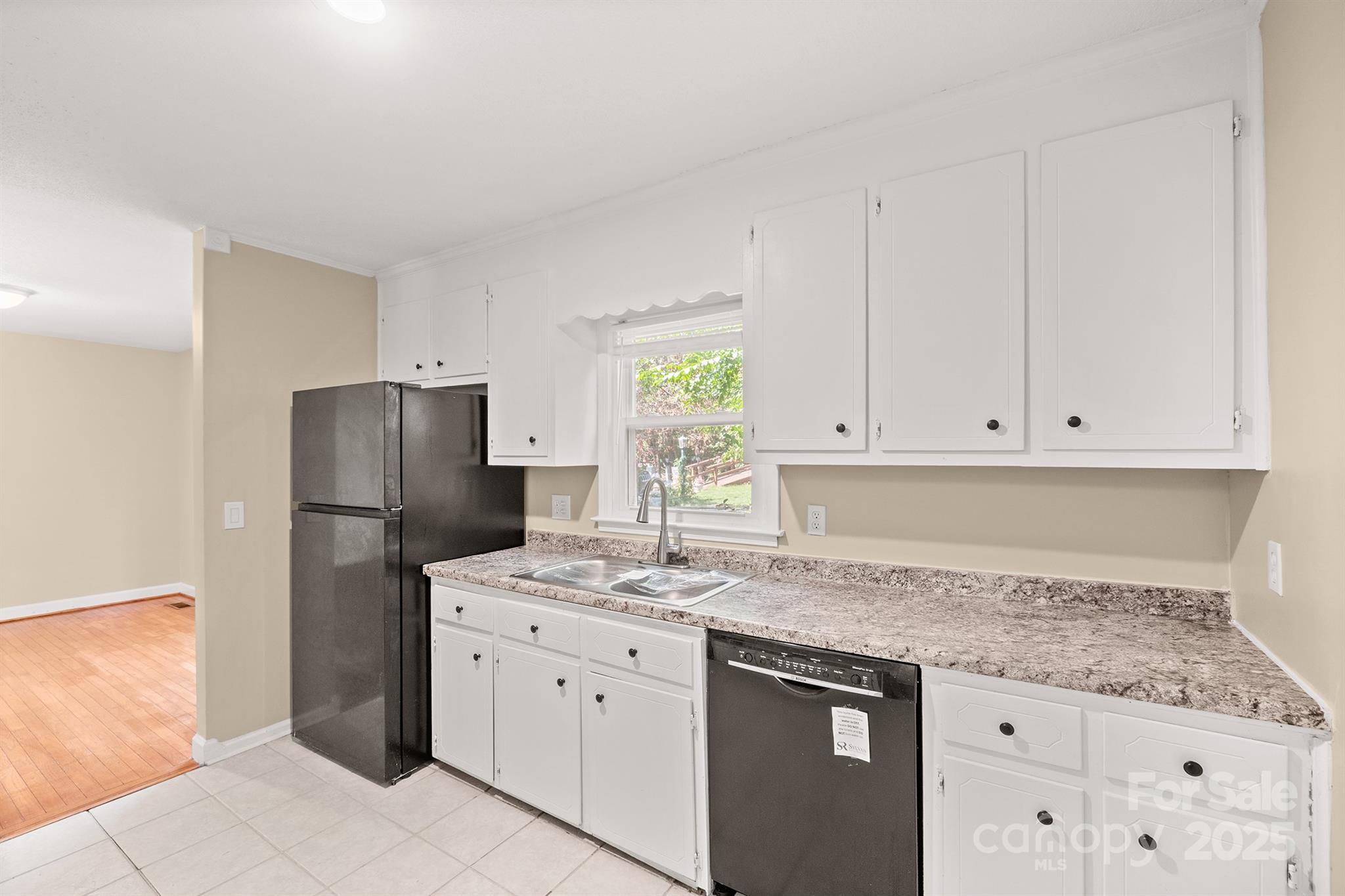 1052 Palmyra Drive Property Photo 11