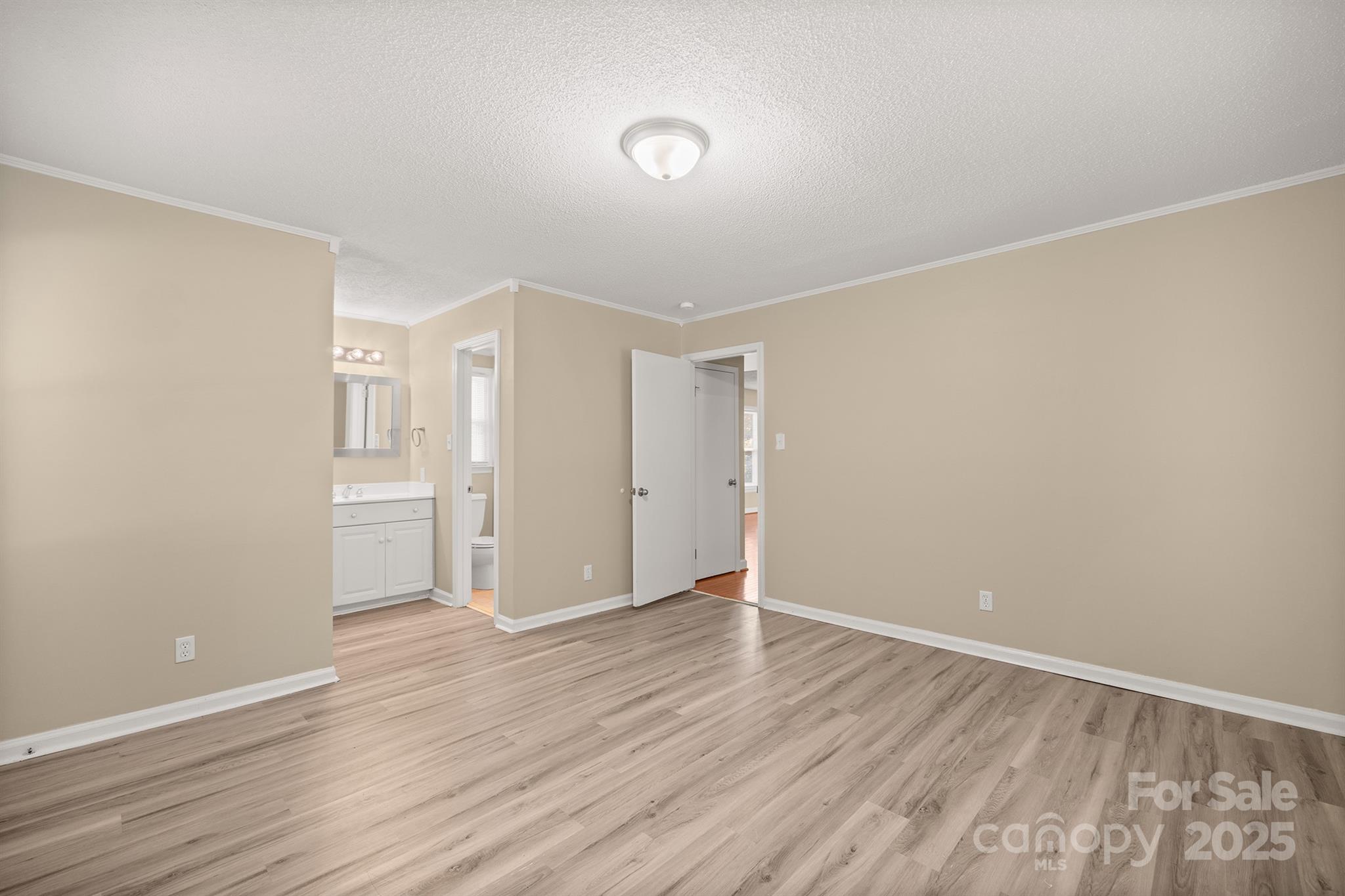 1052 Palmyra Drive Property Photo 15