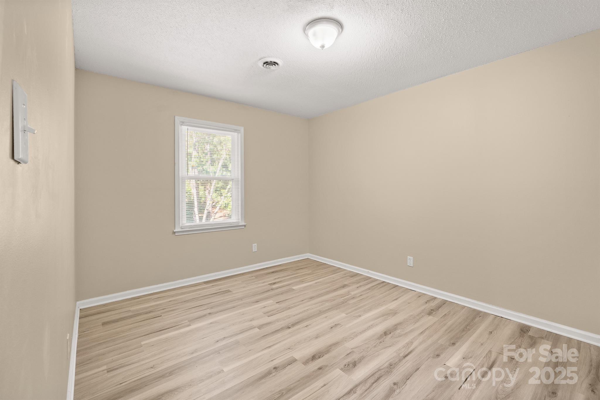 1052 Palmyra Drive Property Photo 23