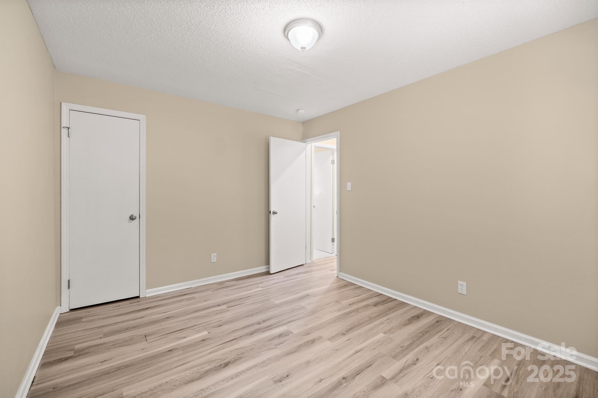 1052 Palmyra Drive Property Photo 24