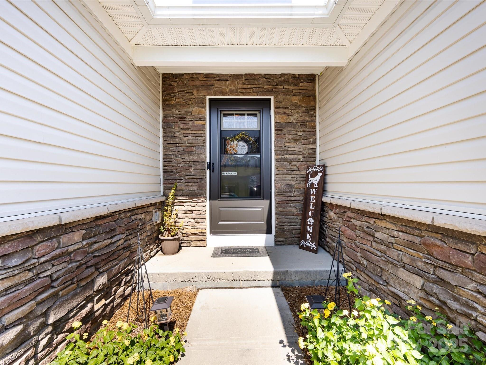 4499 Hunton Dale Road Property Photo 5