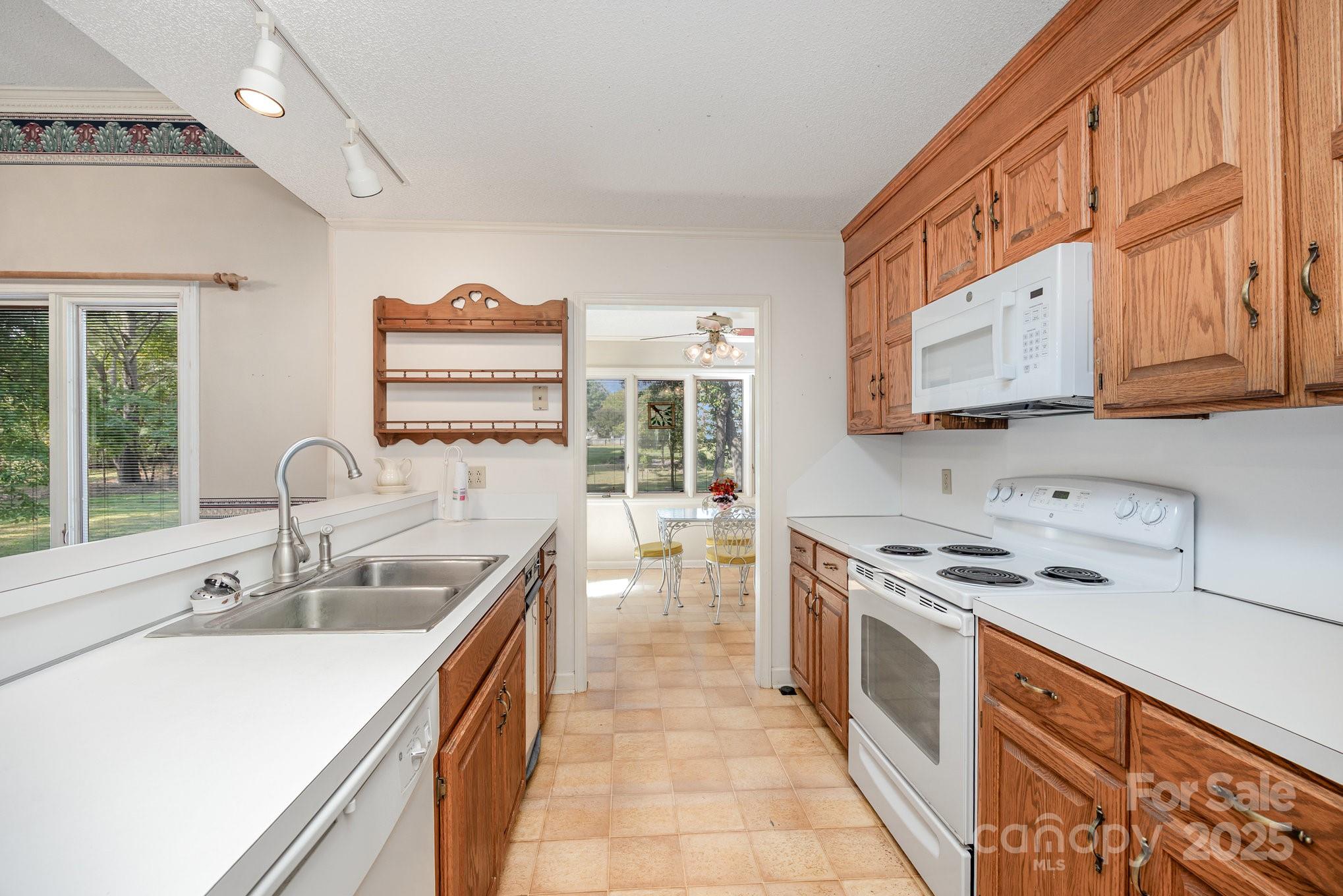 240 Partridge Run Property Photo 6