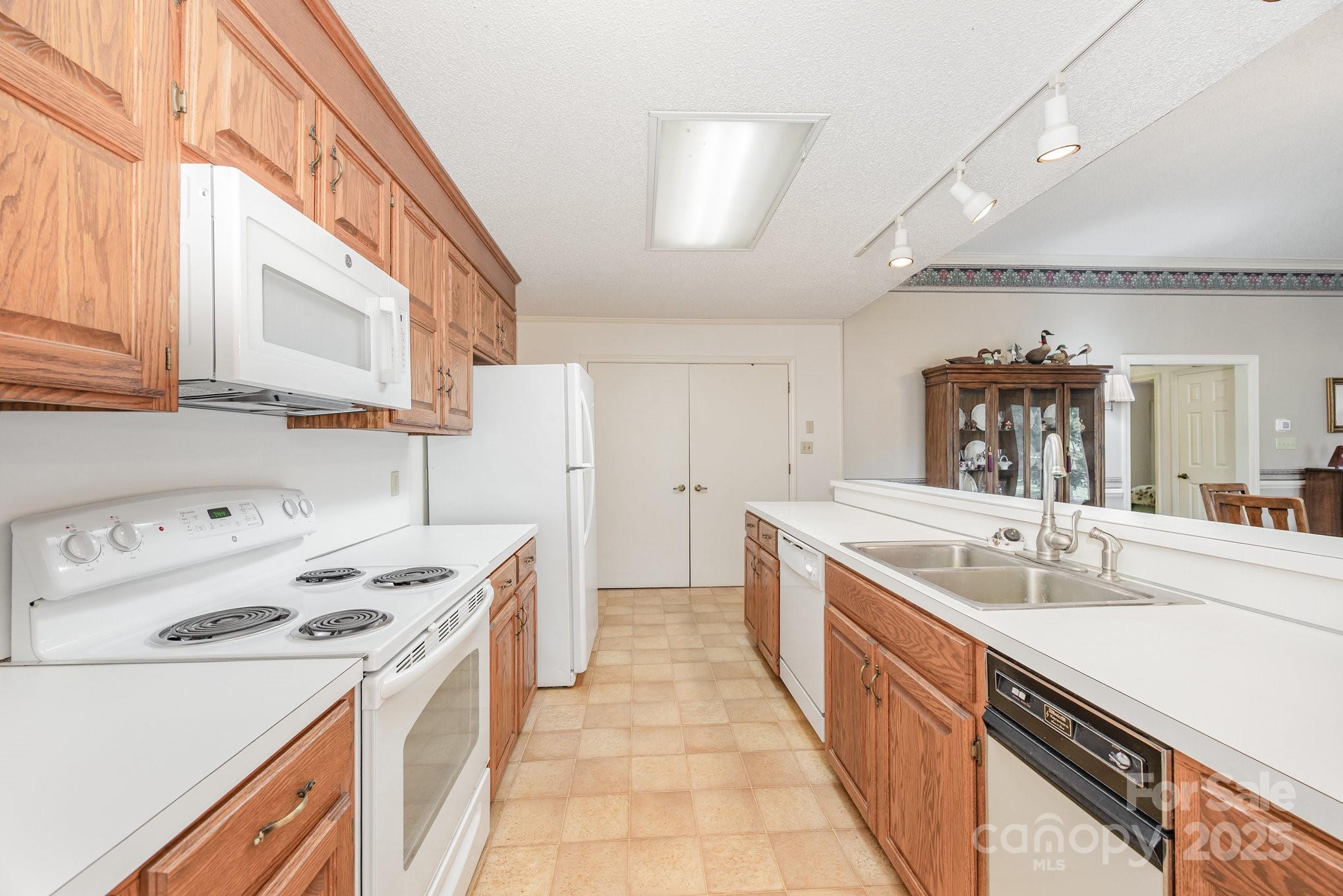 240 Partridge Run Property Photo 8