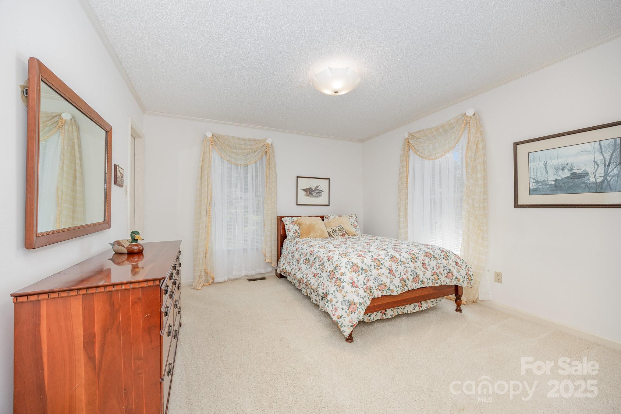 240 Partridge Run Property Photo 12