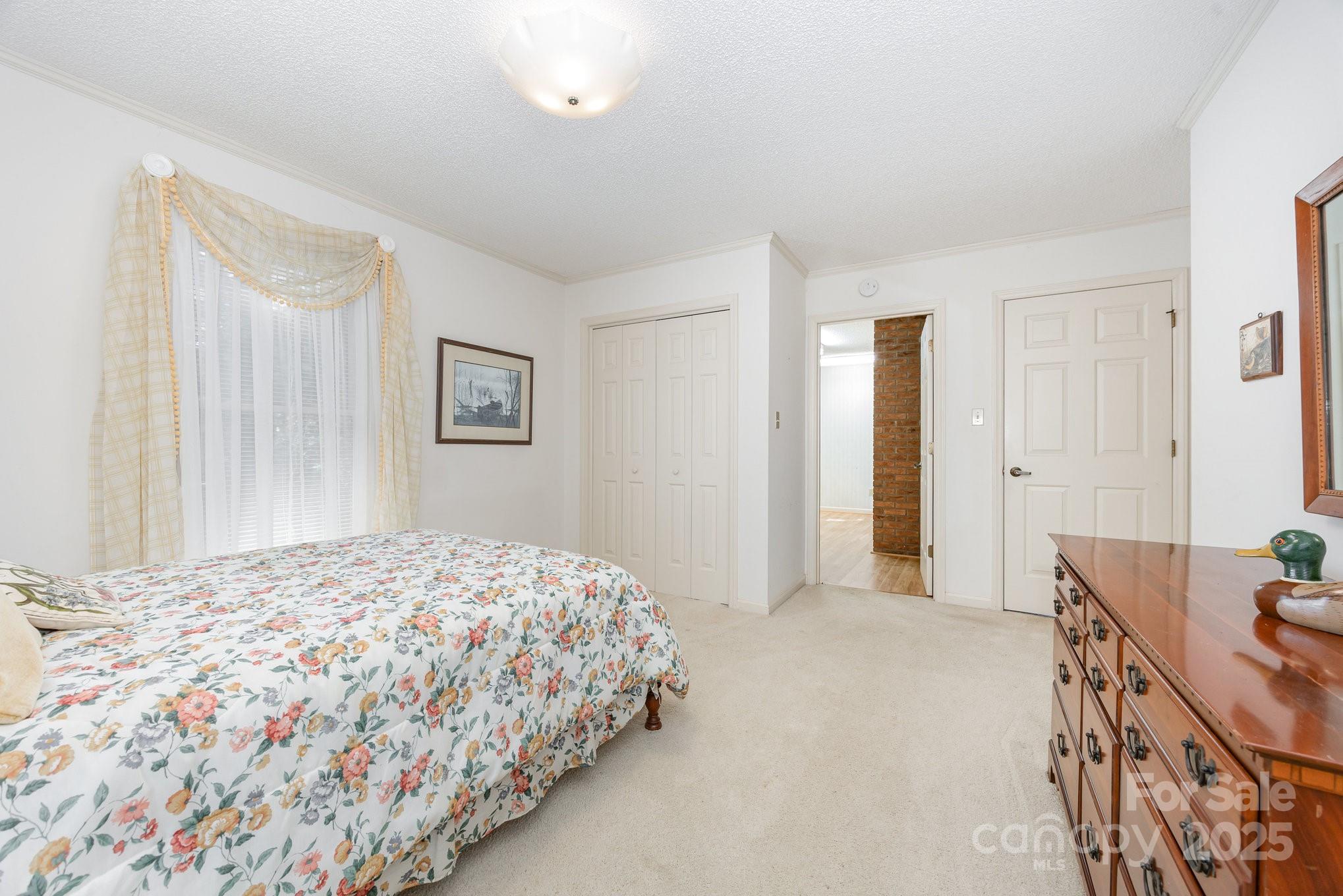 240 Partridge Run Property Photo 13