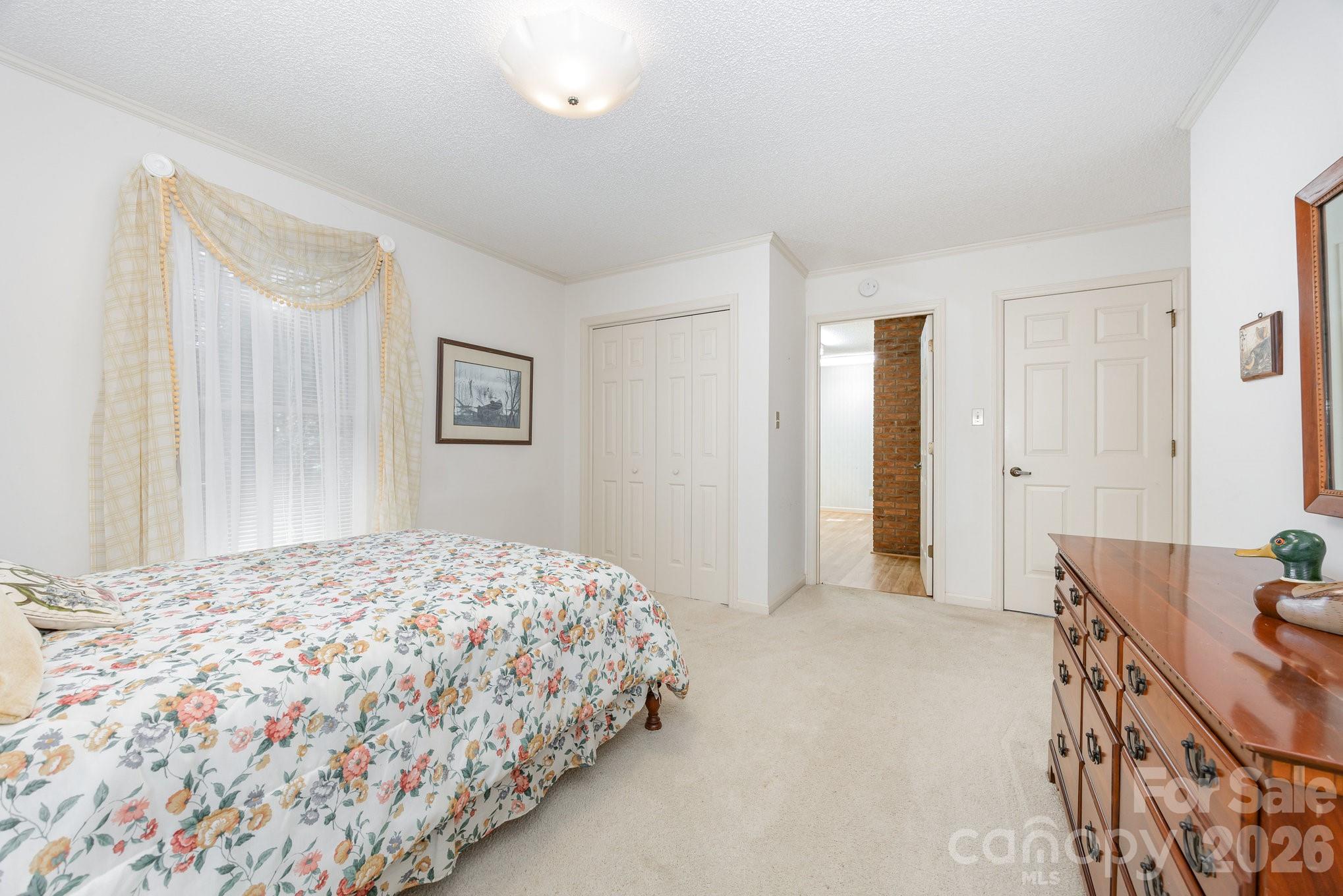 240 Partridge Run Property Photo 13