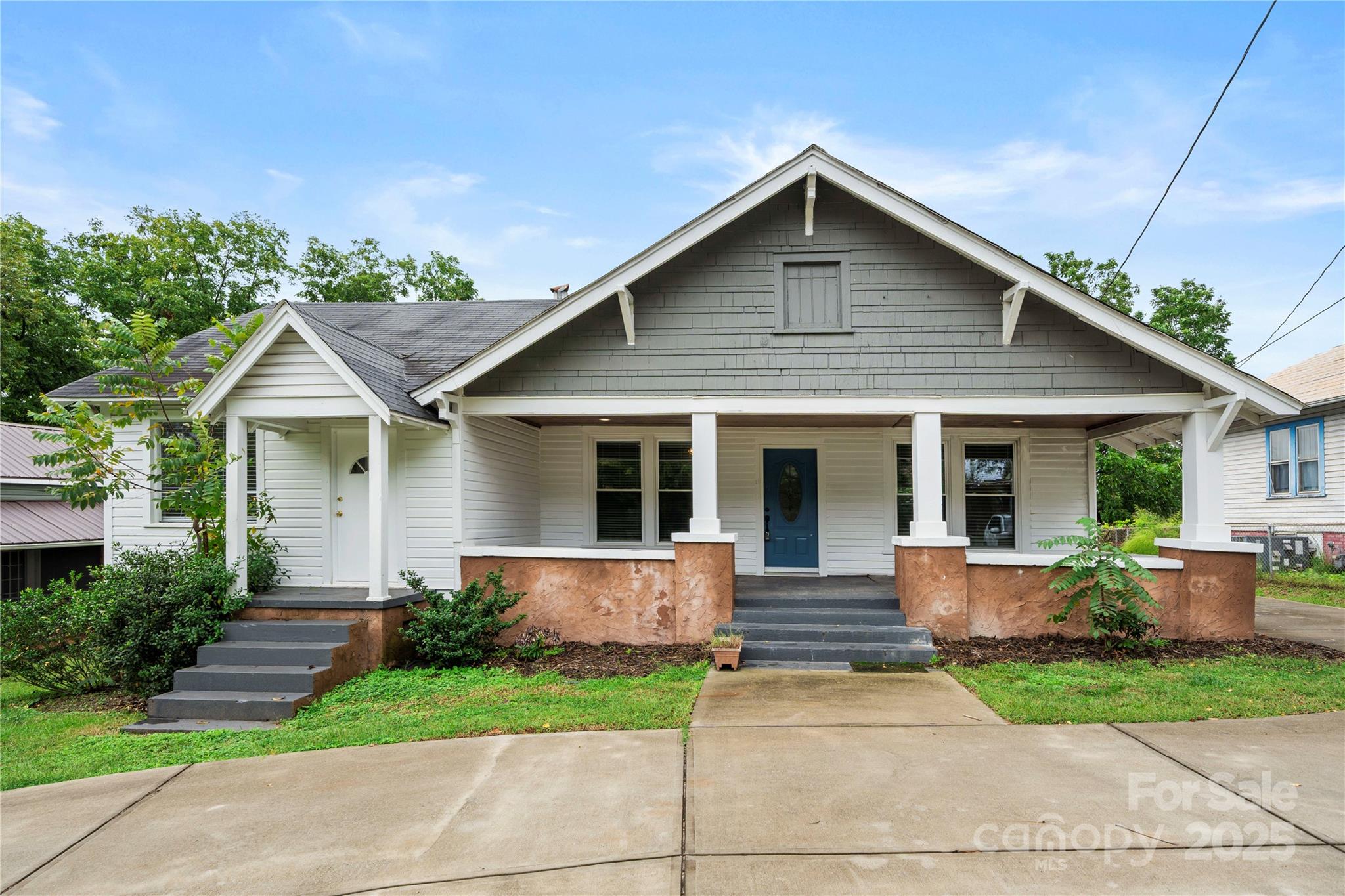 215 W D Street Property Photo 1