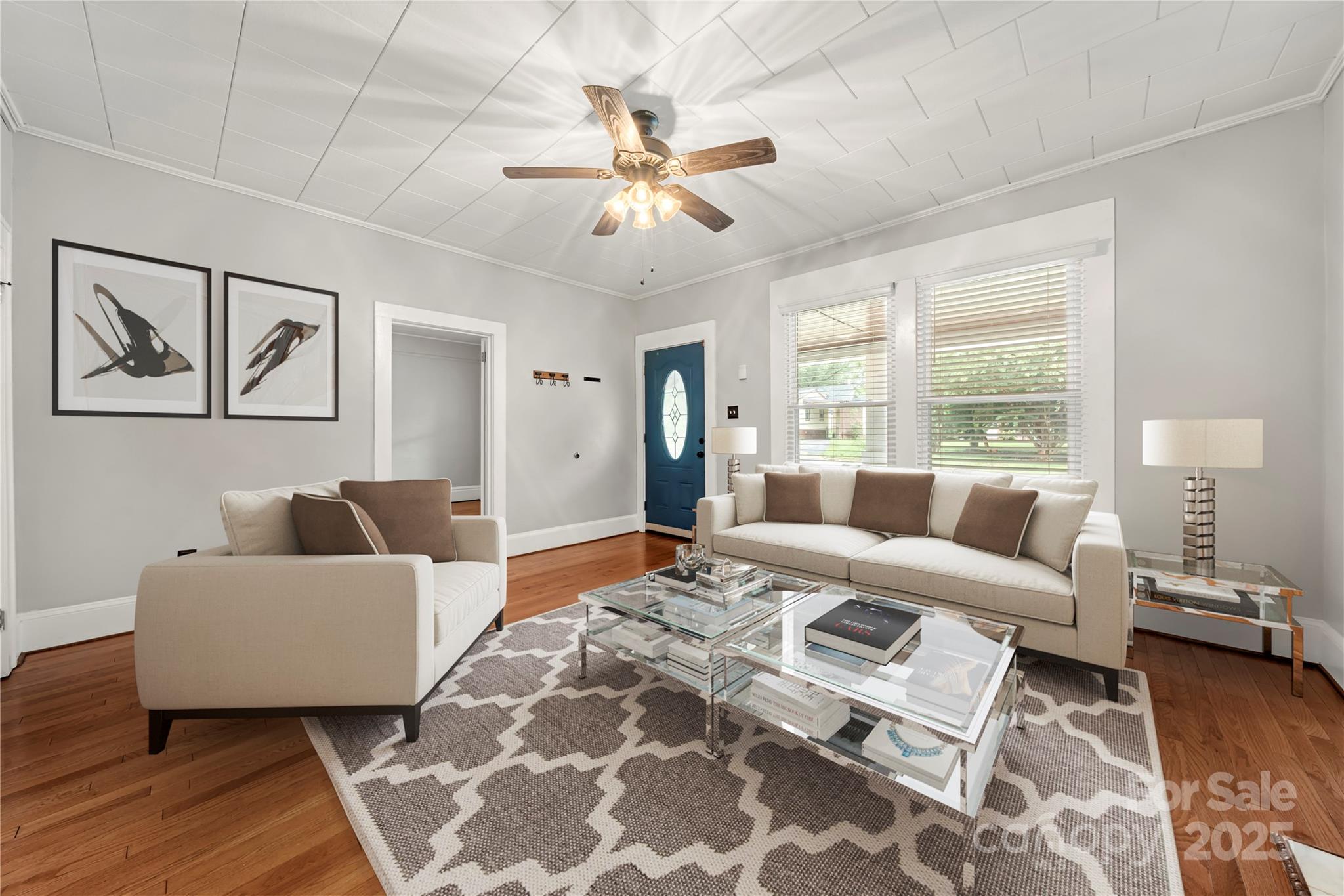 215 W D Street Property Photo 7