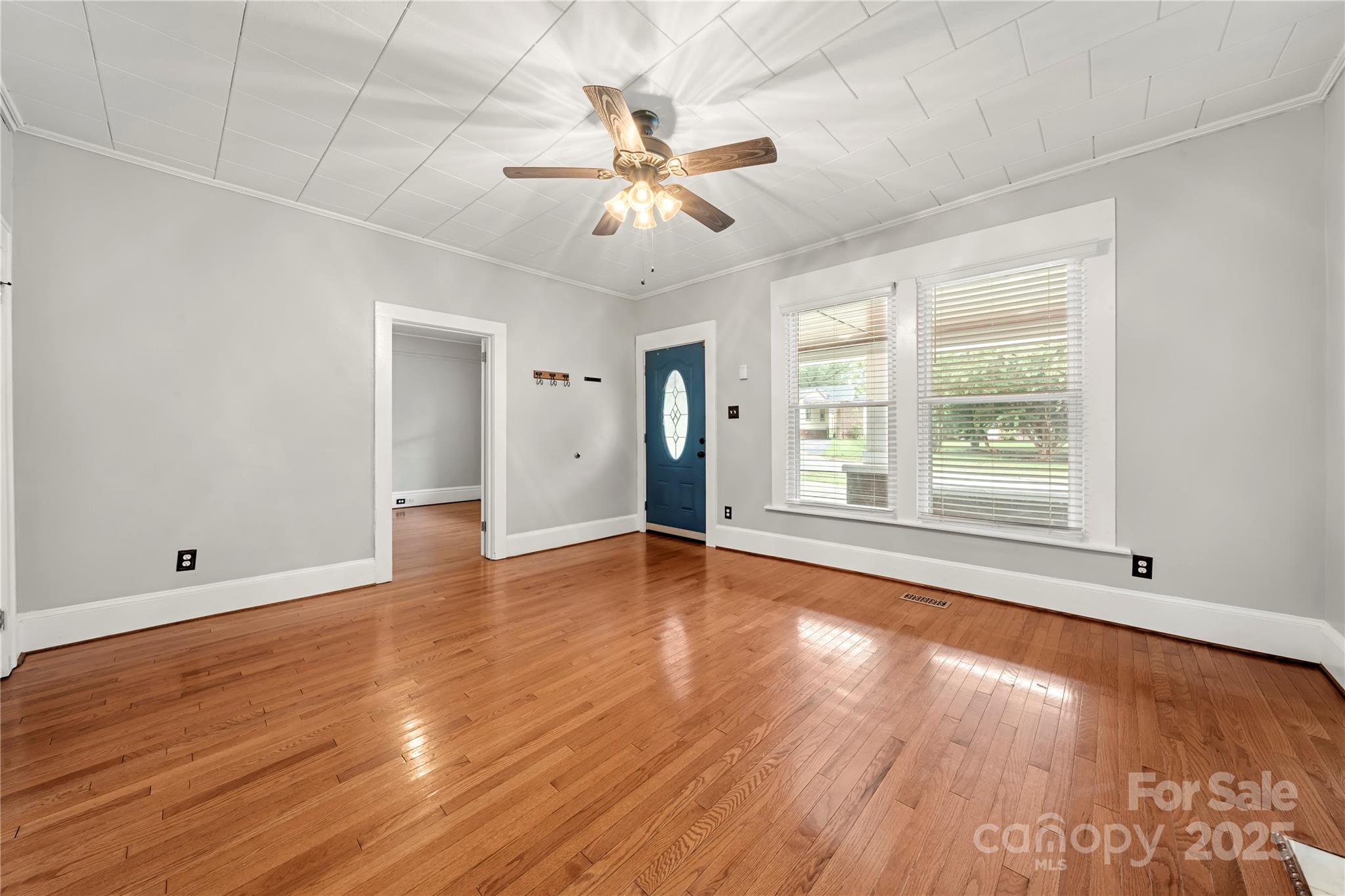 215 W D Street Property Photo 8