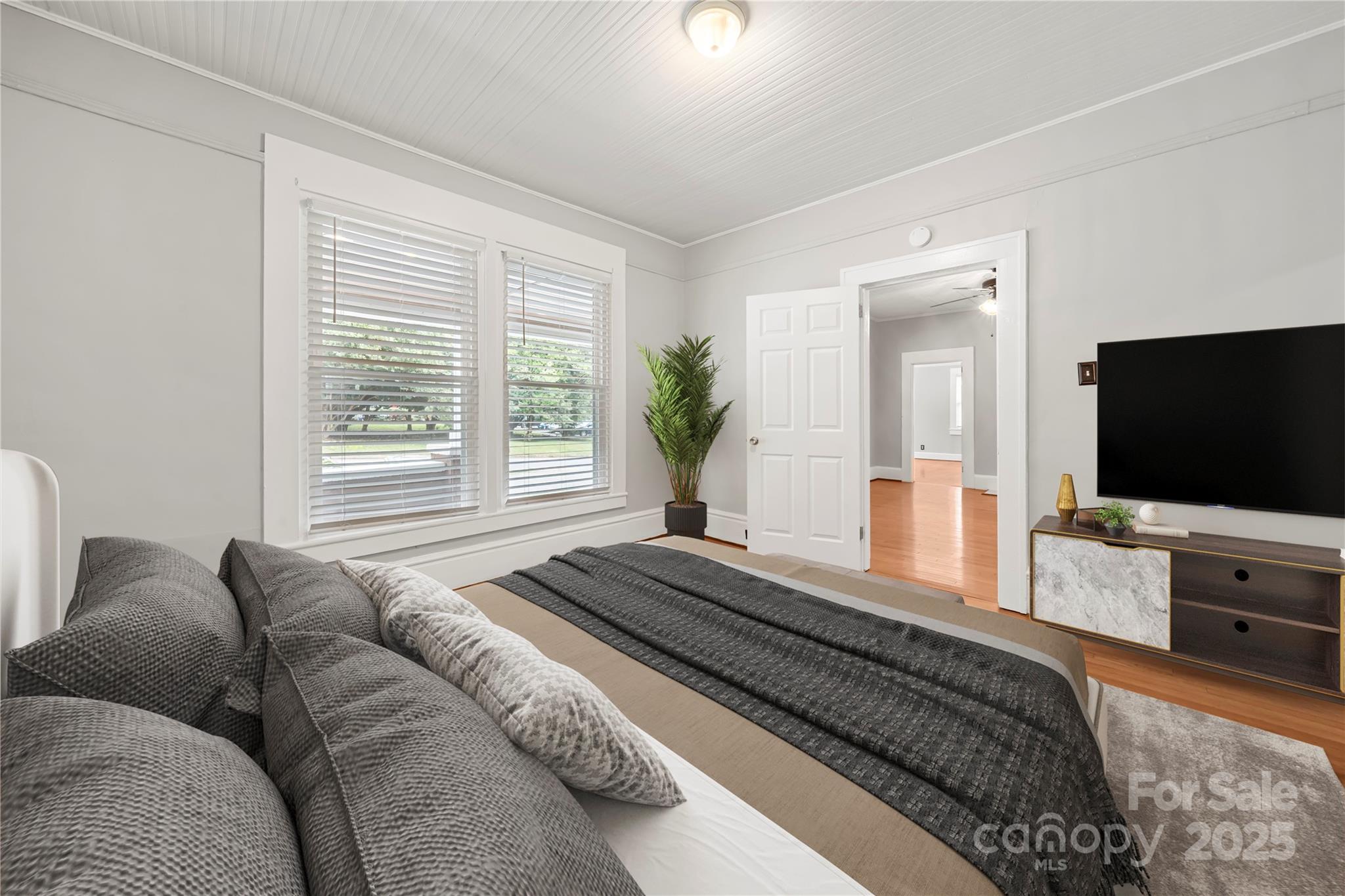 215 W D Street Property Photo 12