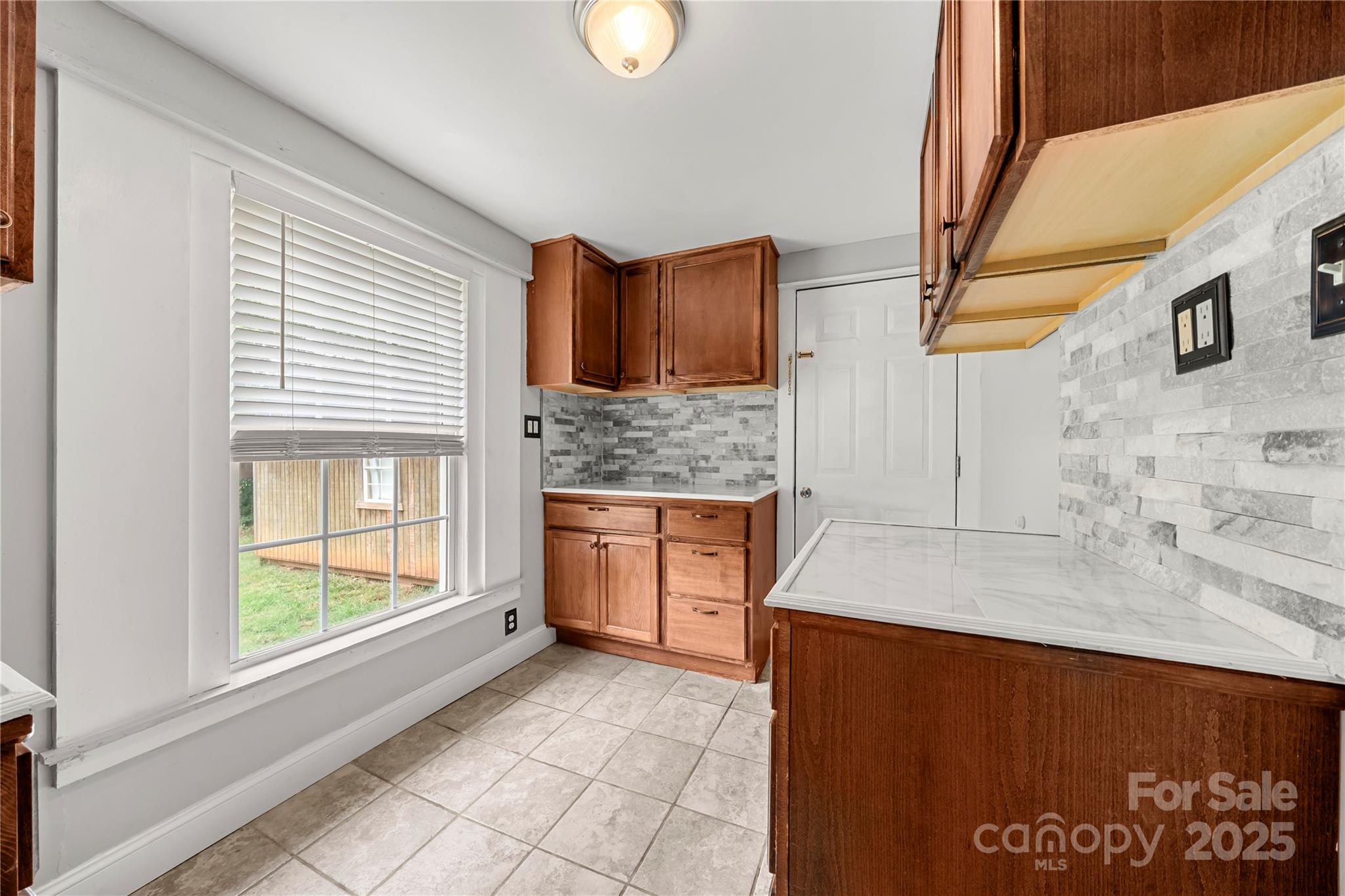 215 W D Street Property Photo 21