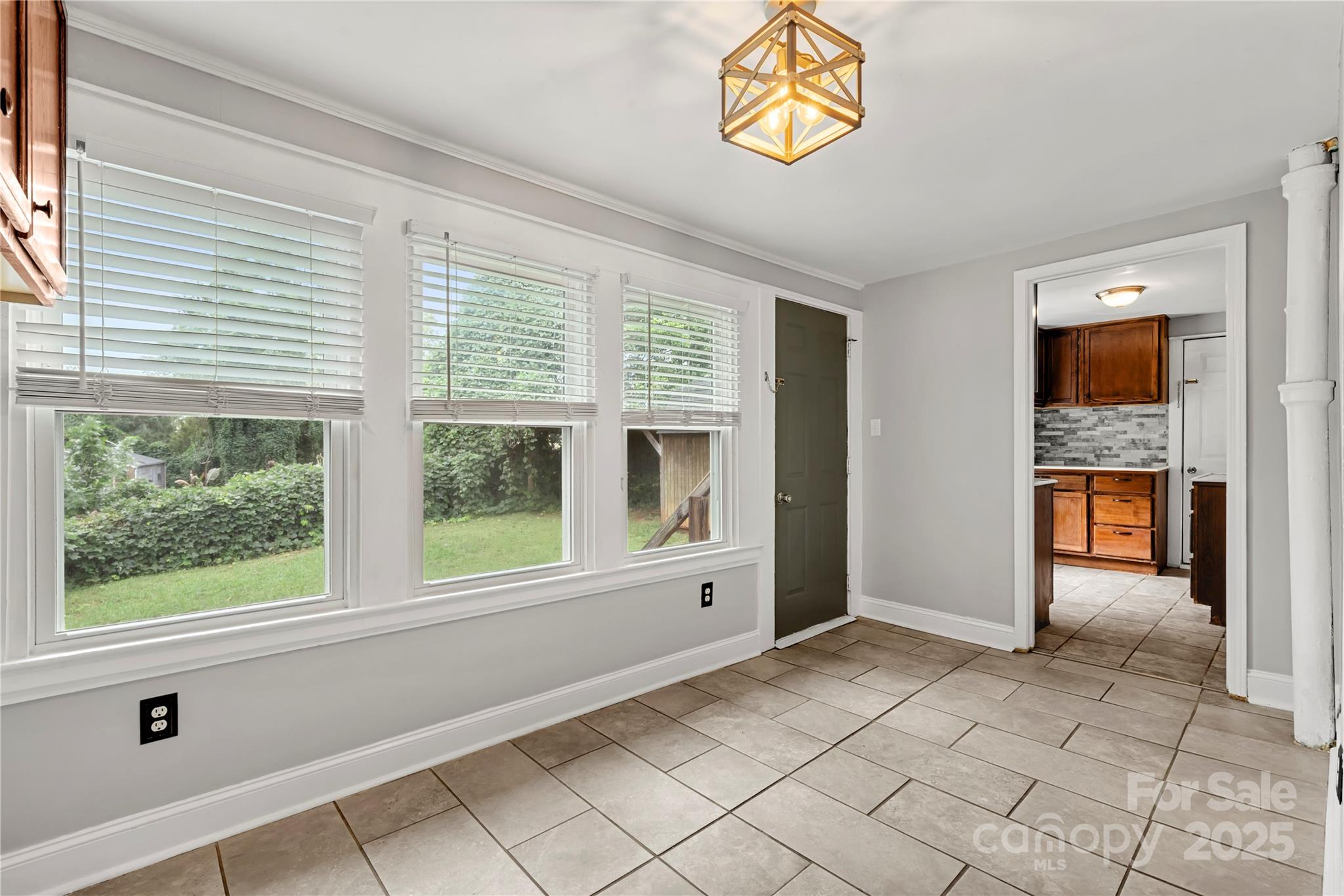 215 W D Street Property Photo 25