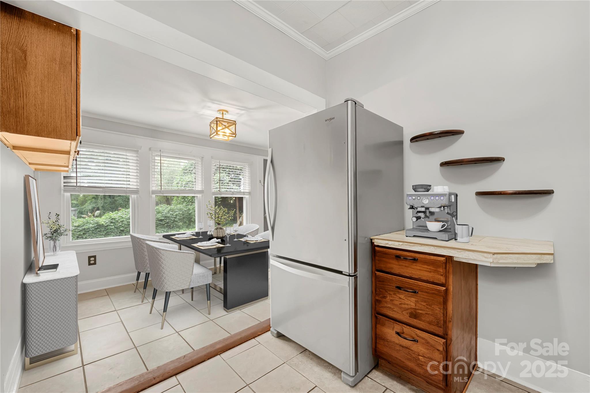 215 W D Street Property Photo 28