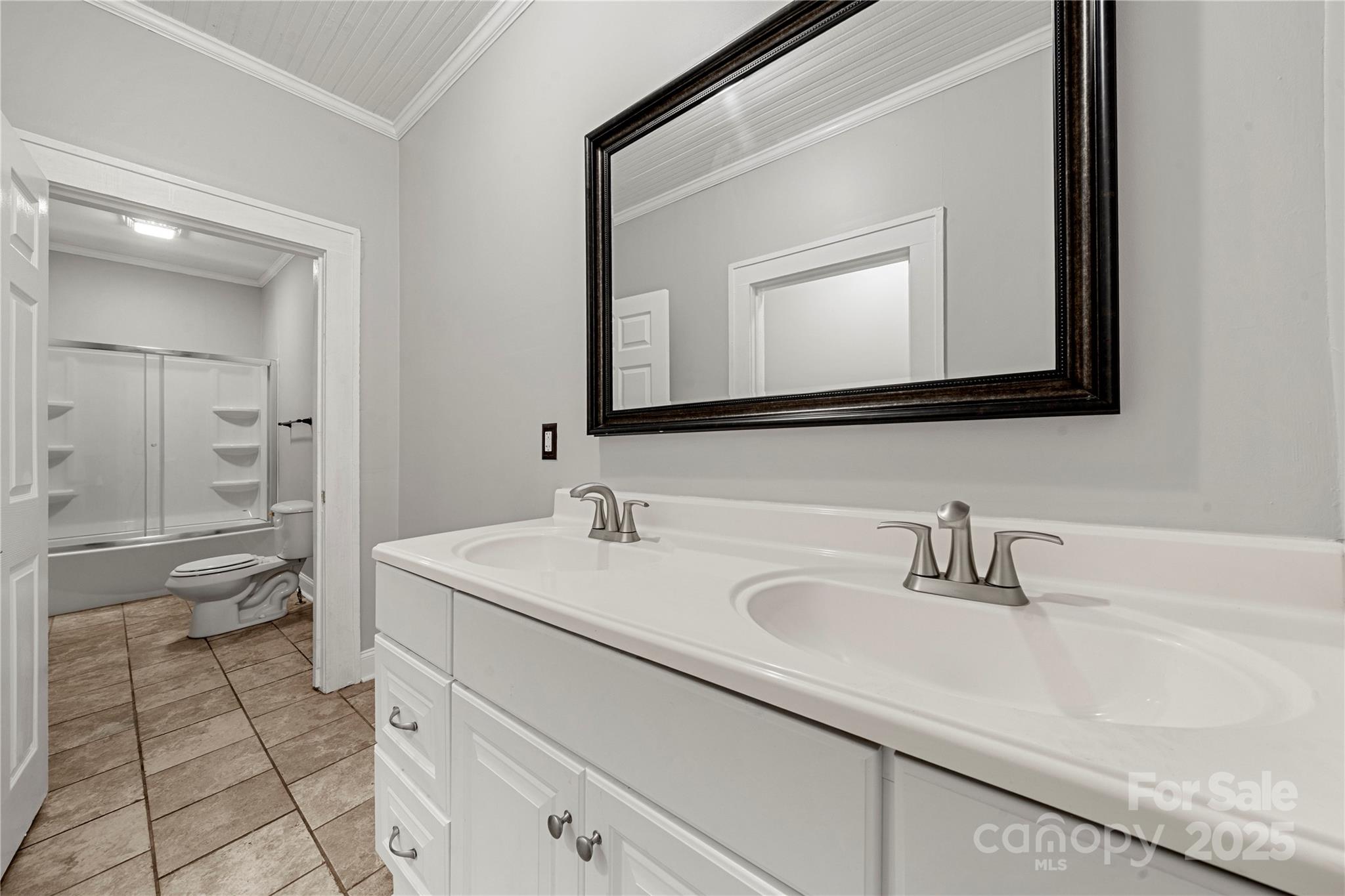 215 W D Street Property Photo 30