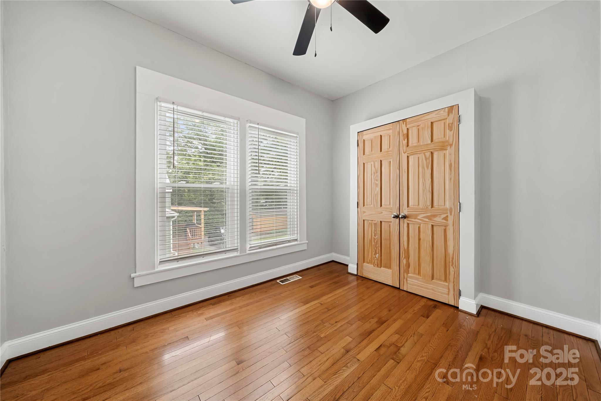 215 W D Street Property Photo 33