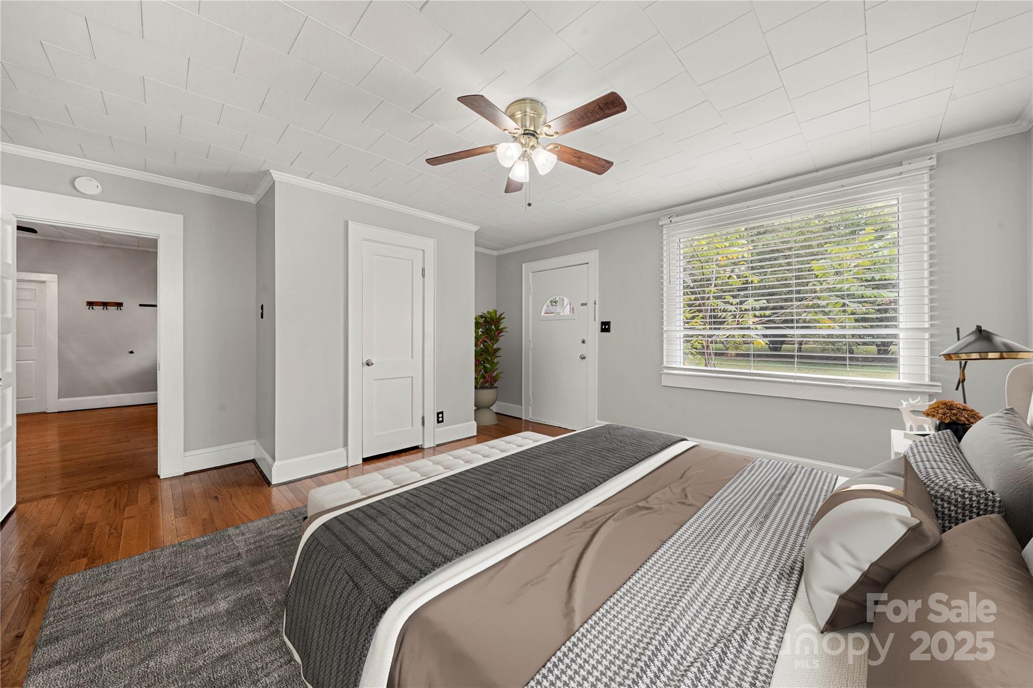 215 W D Street Property Photo 36