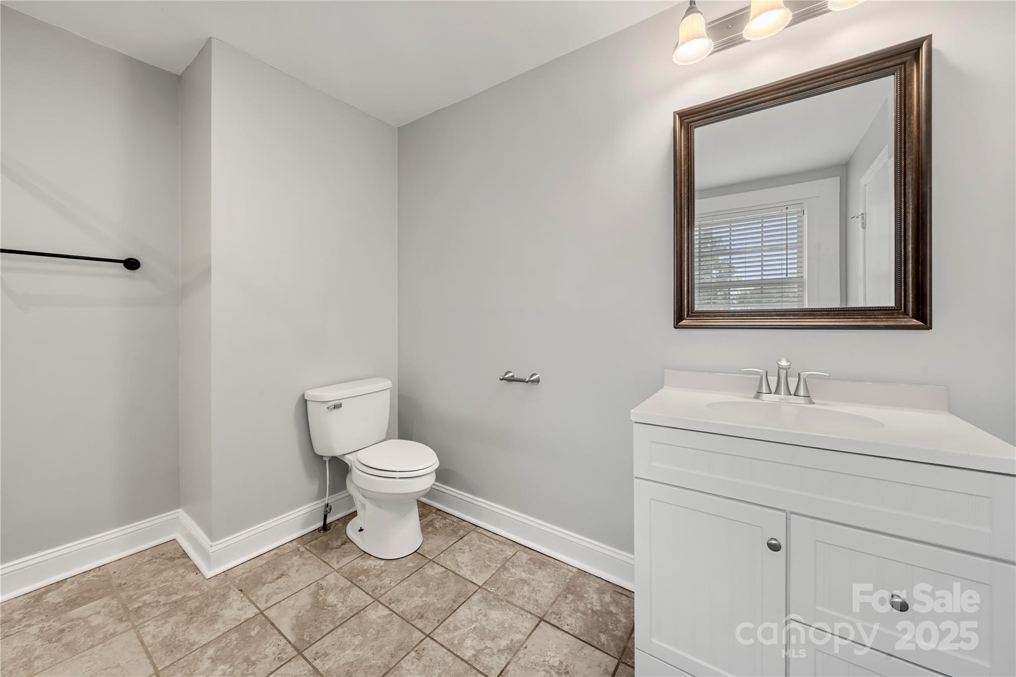 215 W D Street Property Photo 39