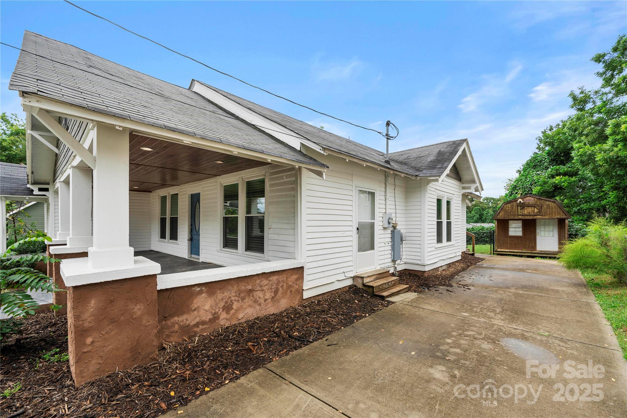 215 W D Street Property Photo 41