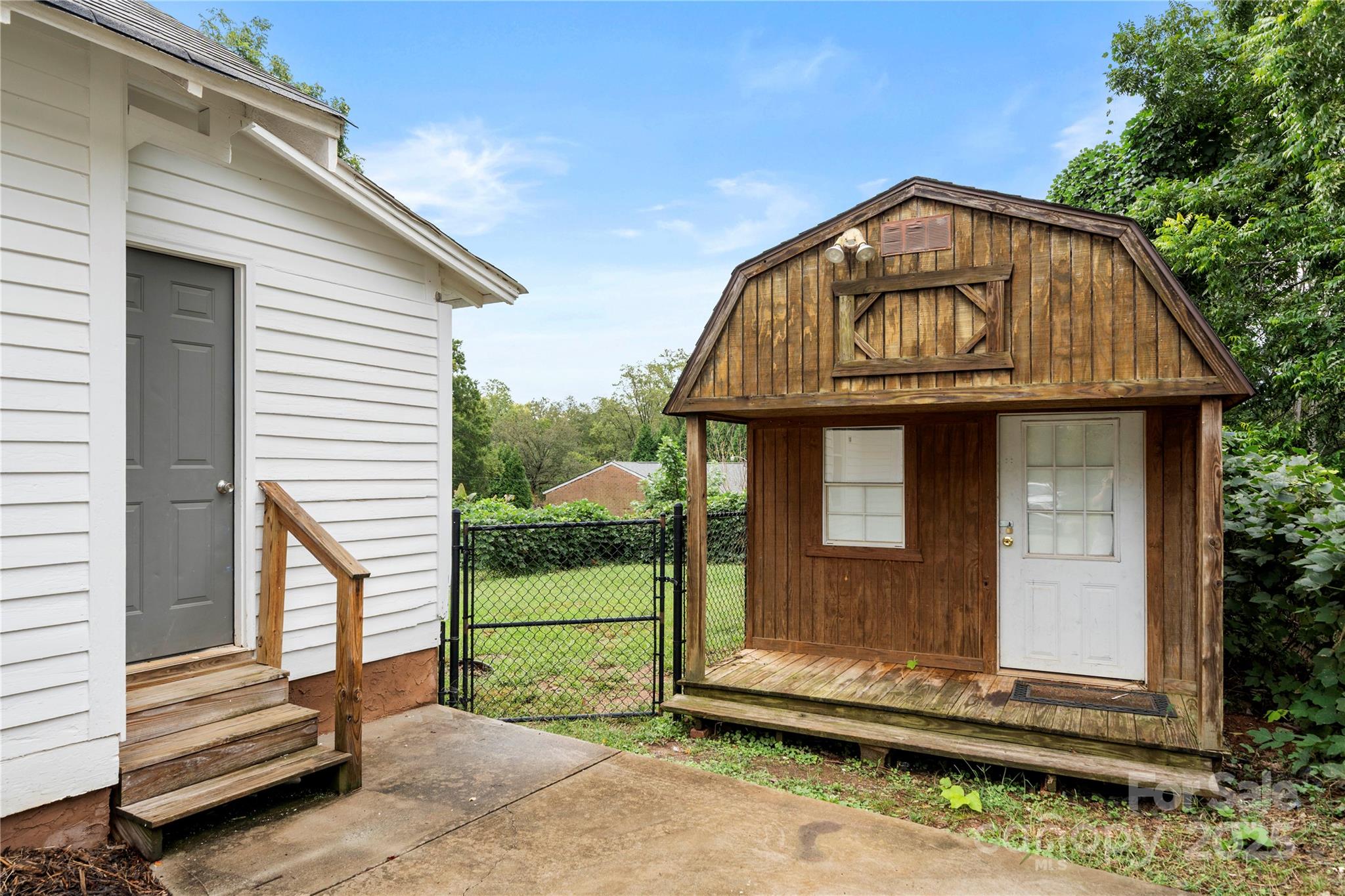 215 W D Street Property Photo 42