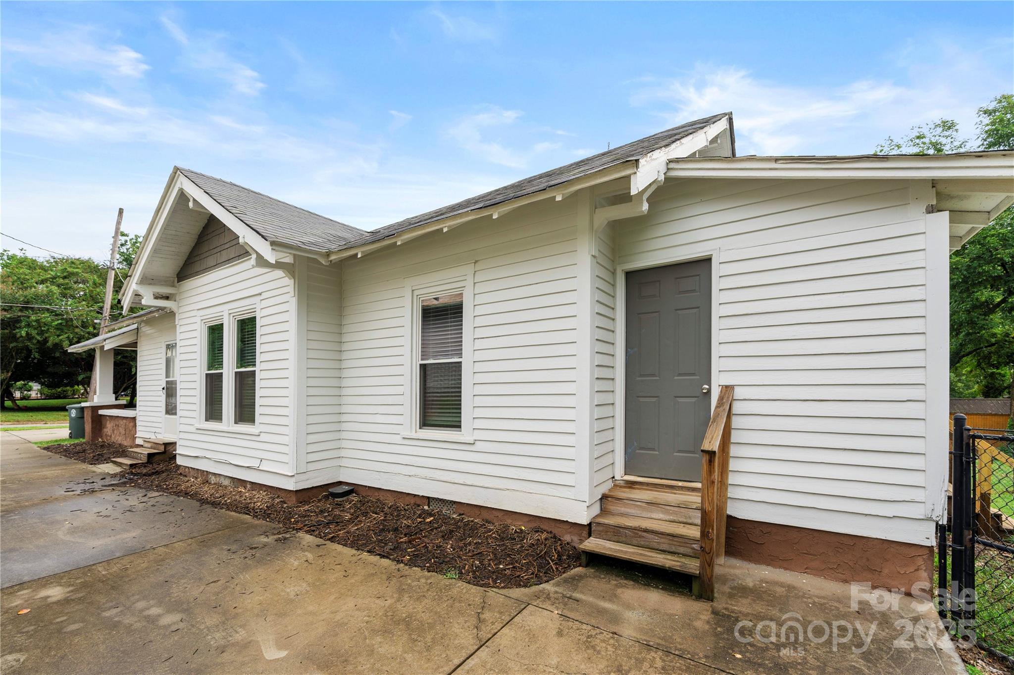 215 W D Street Property Photo 45