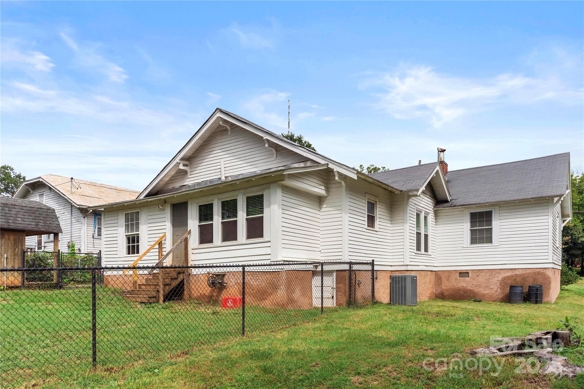 215 W D Street Property Photo 46