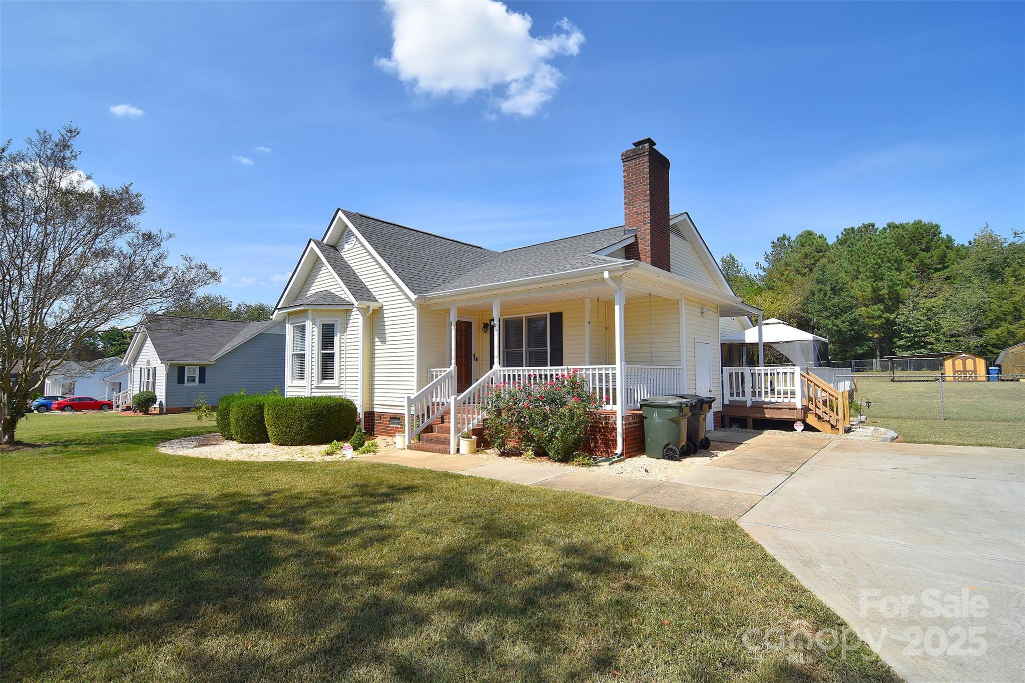 2506 Foxworth Drive Property Photo 2