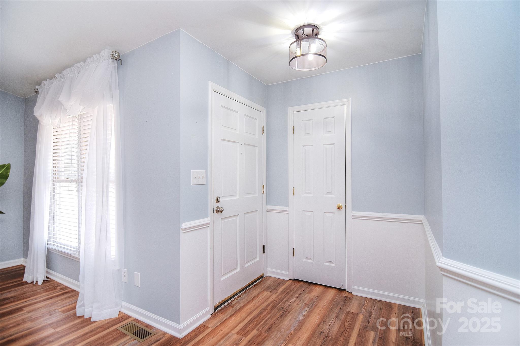 2506 Foxworth Drive Property Photo 3