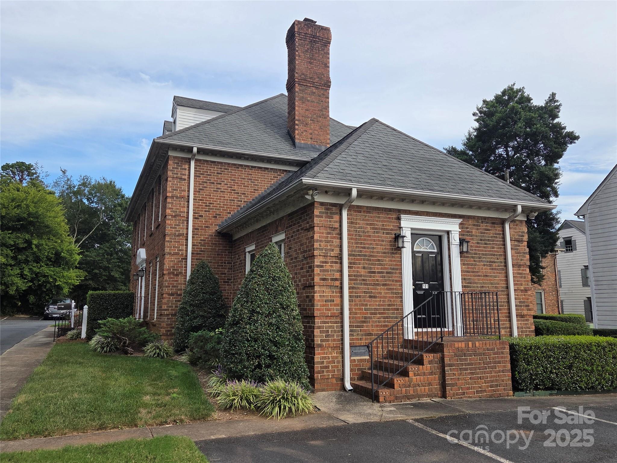 5511 Monroe Road Property Photo 4