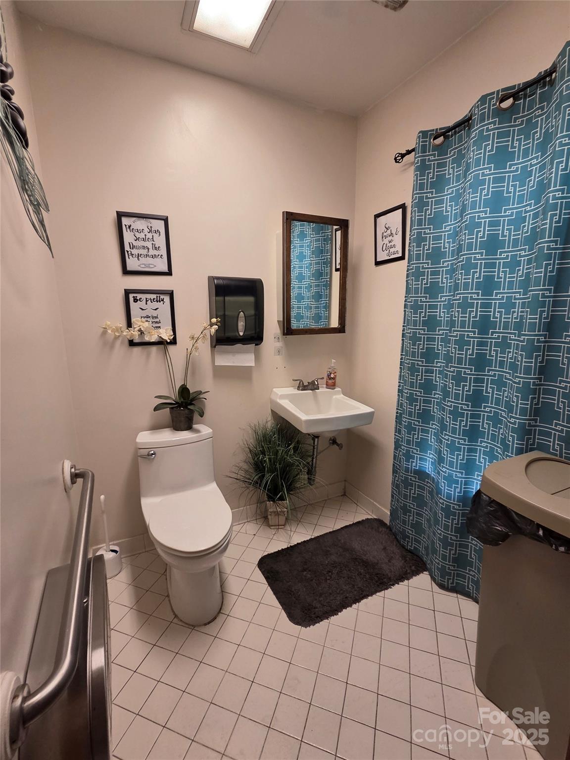 5511 Monroe Road Property Photo 14
