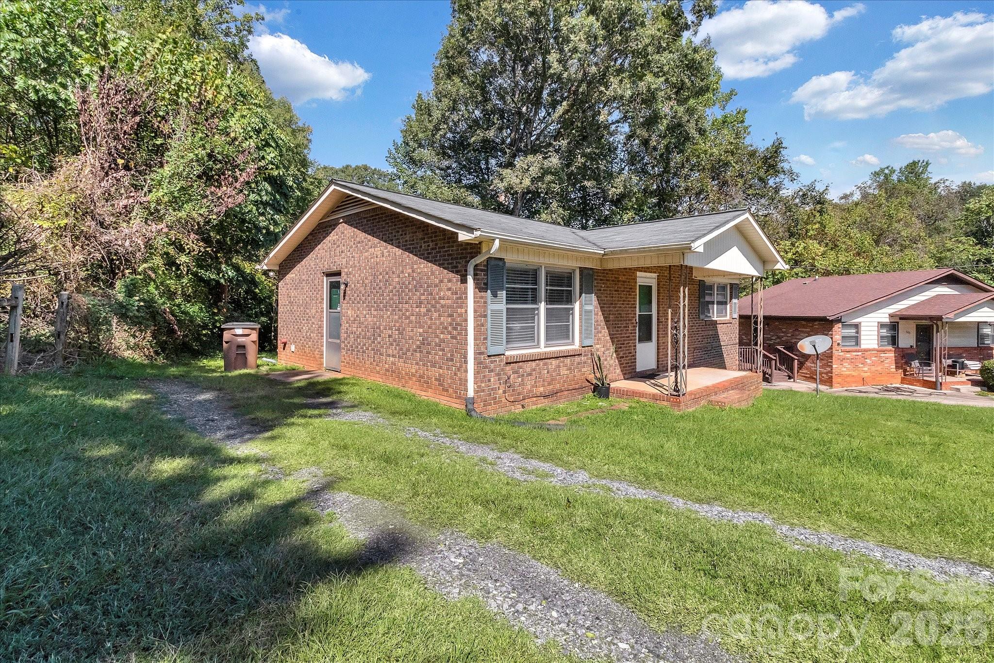 607 Waylen Street Property Photo 3