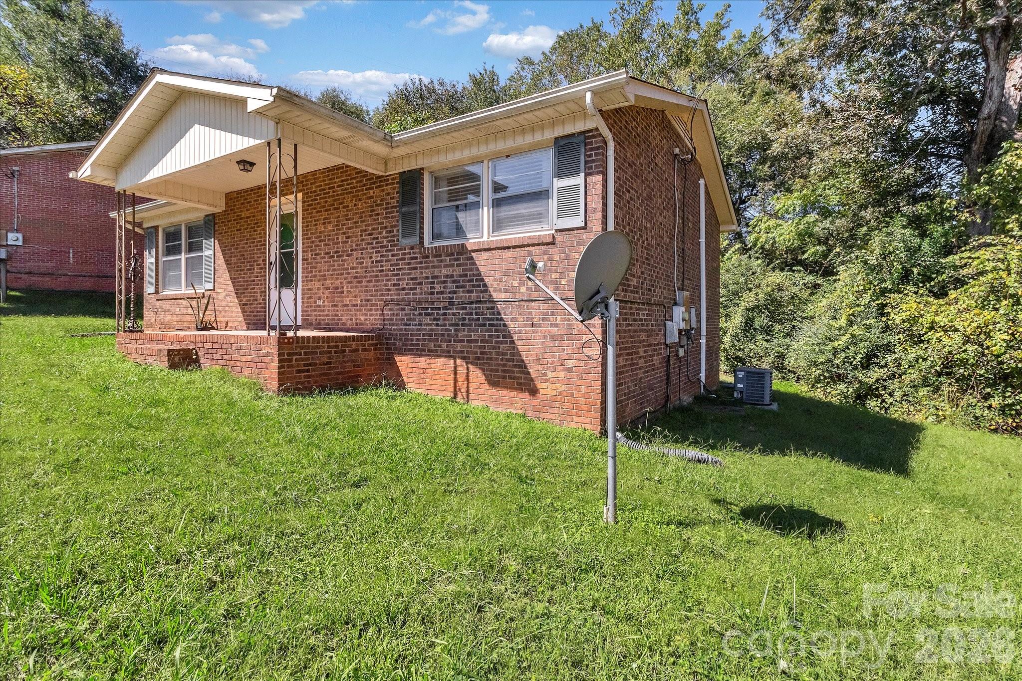 607 Waylen Street Property Photo 5