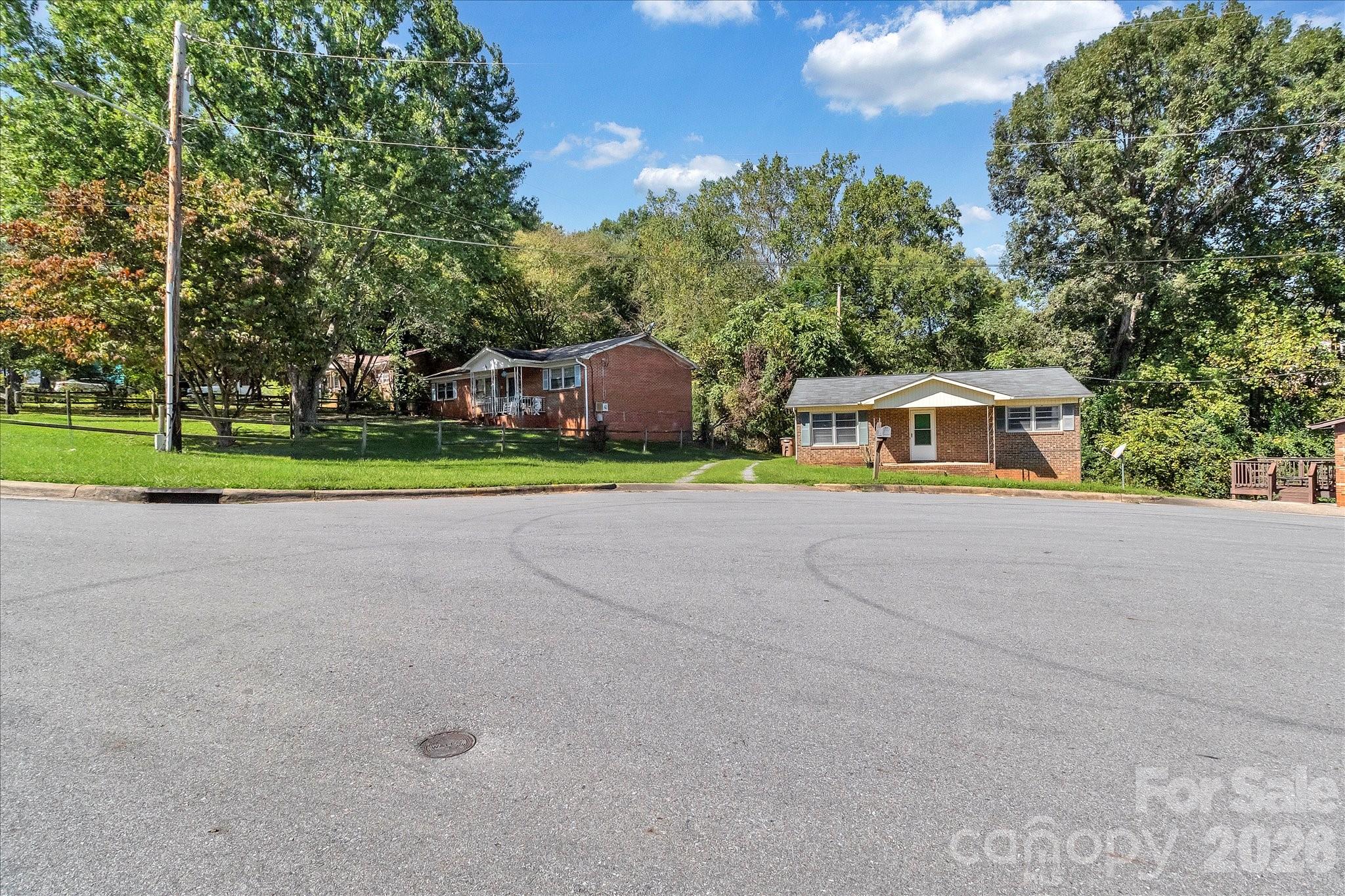 607 Waylen Street Property Photo 6