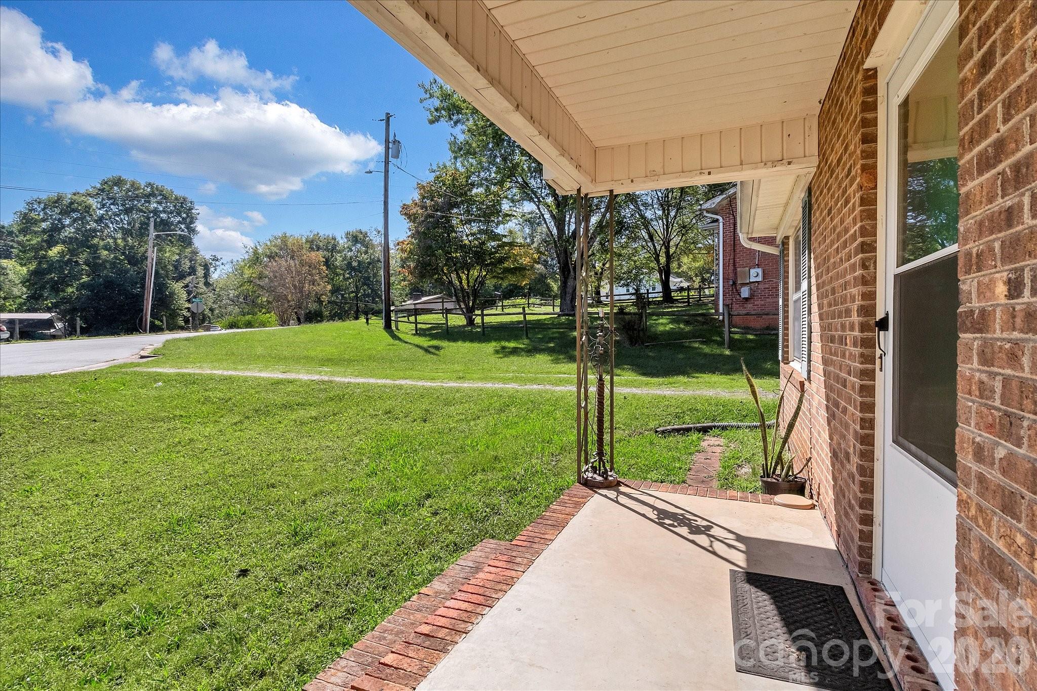 607 Waylen Street Property Photo 7