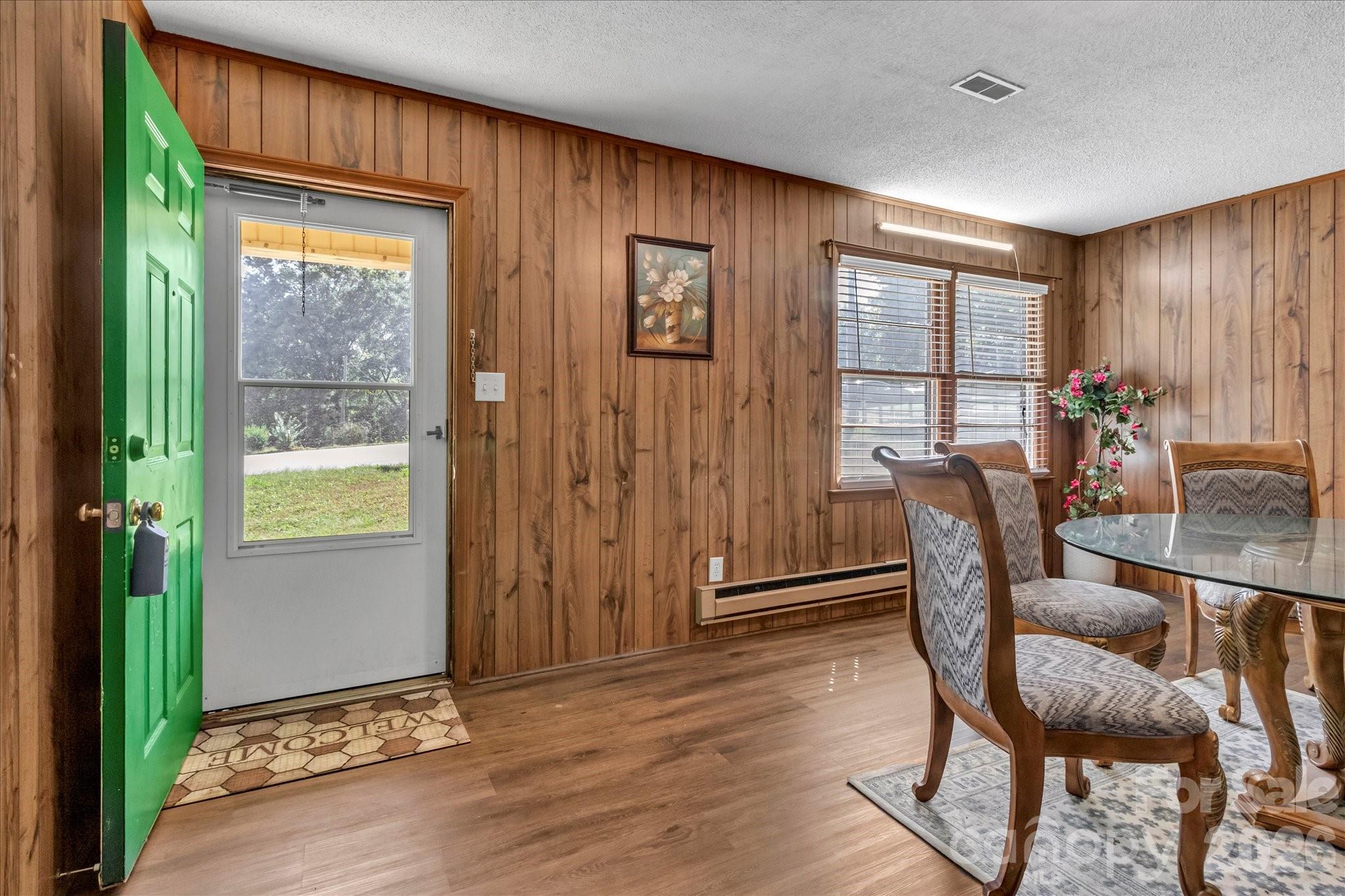 607 Waylen Street Property Photo 8