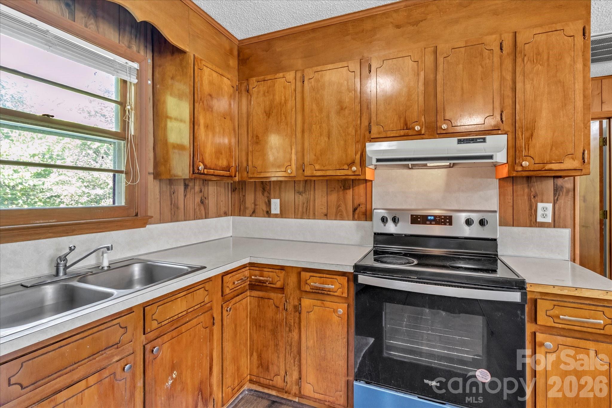 607 Waylen Street Property Photo 13