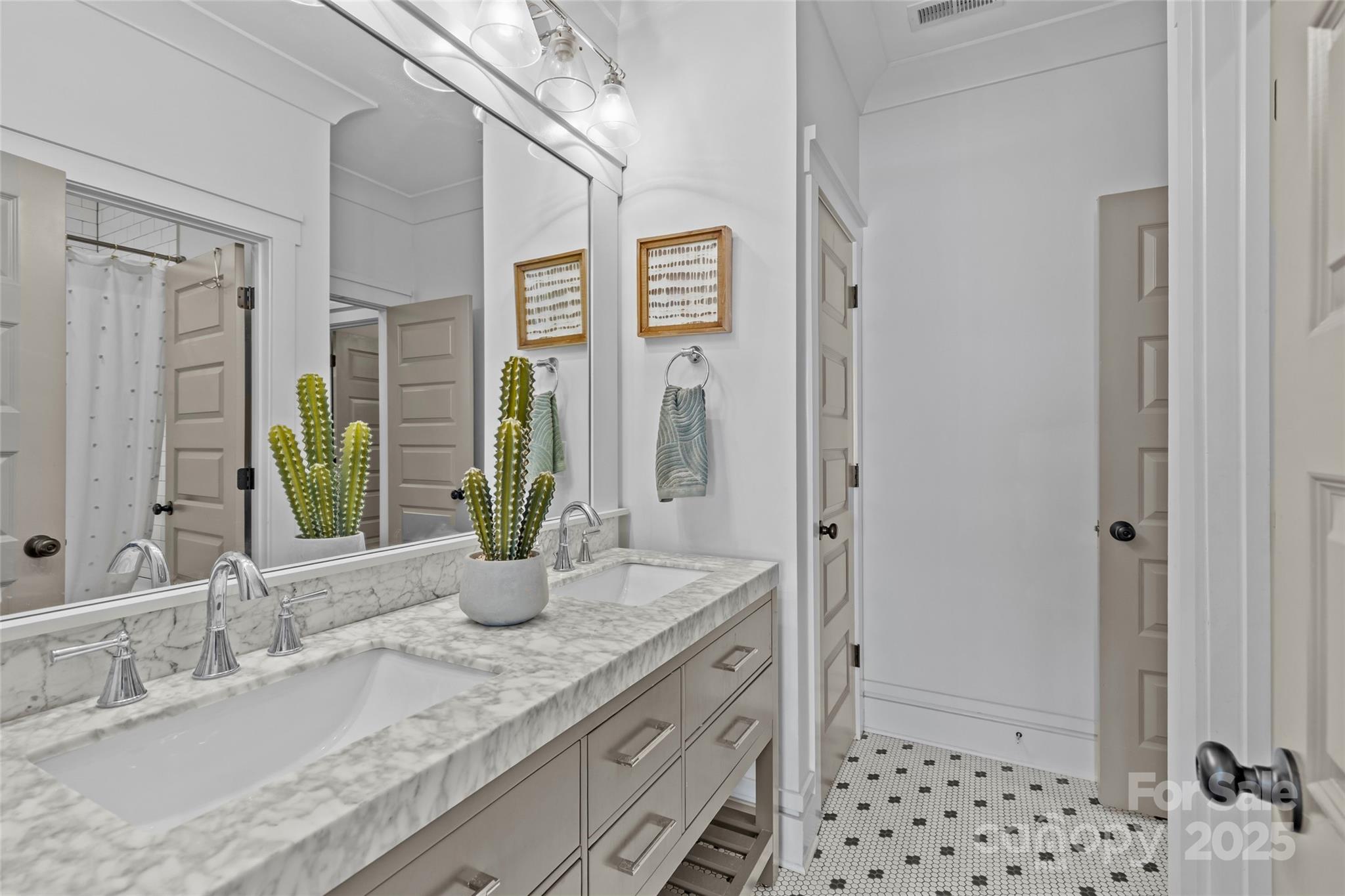 2614 Chesterfield Avenue Property Photo 40