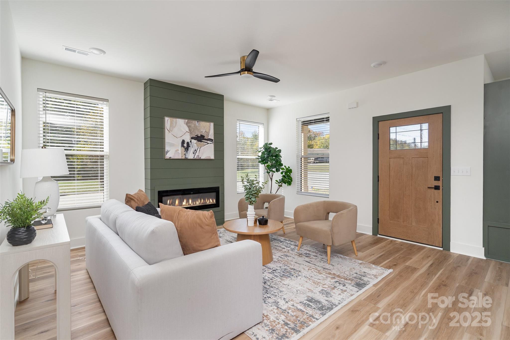 223 Robin Circle Property Photo 5