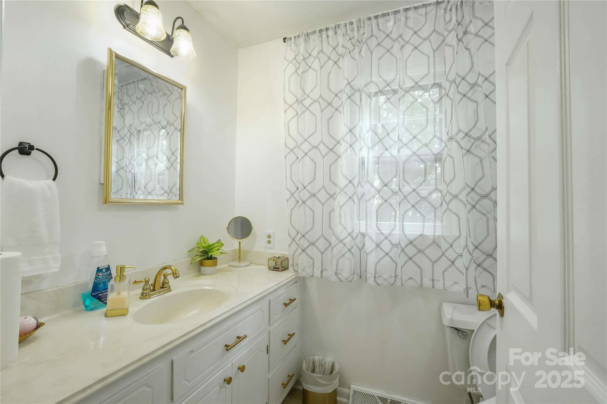 43 Crane Court Property Photo 6