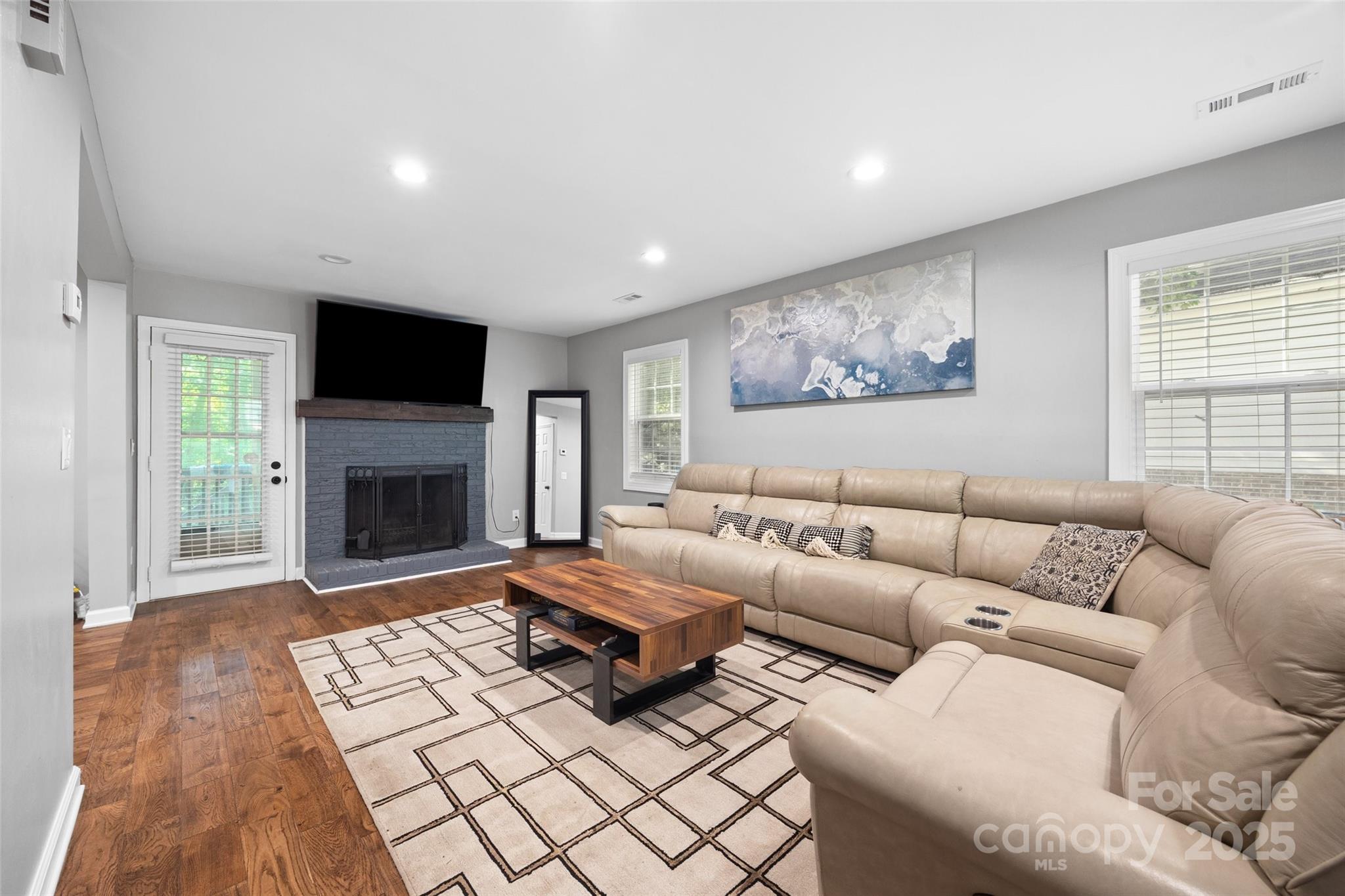 2006 Killarney Place Property Photo 6